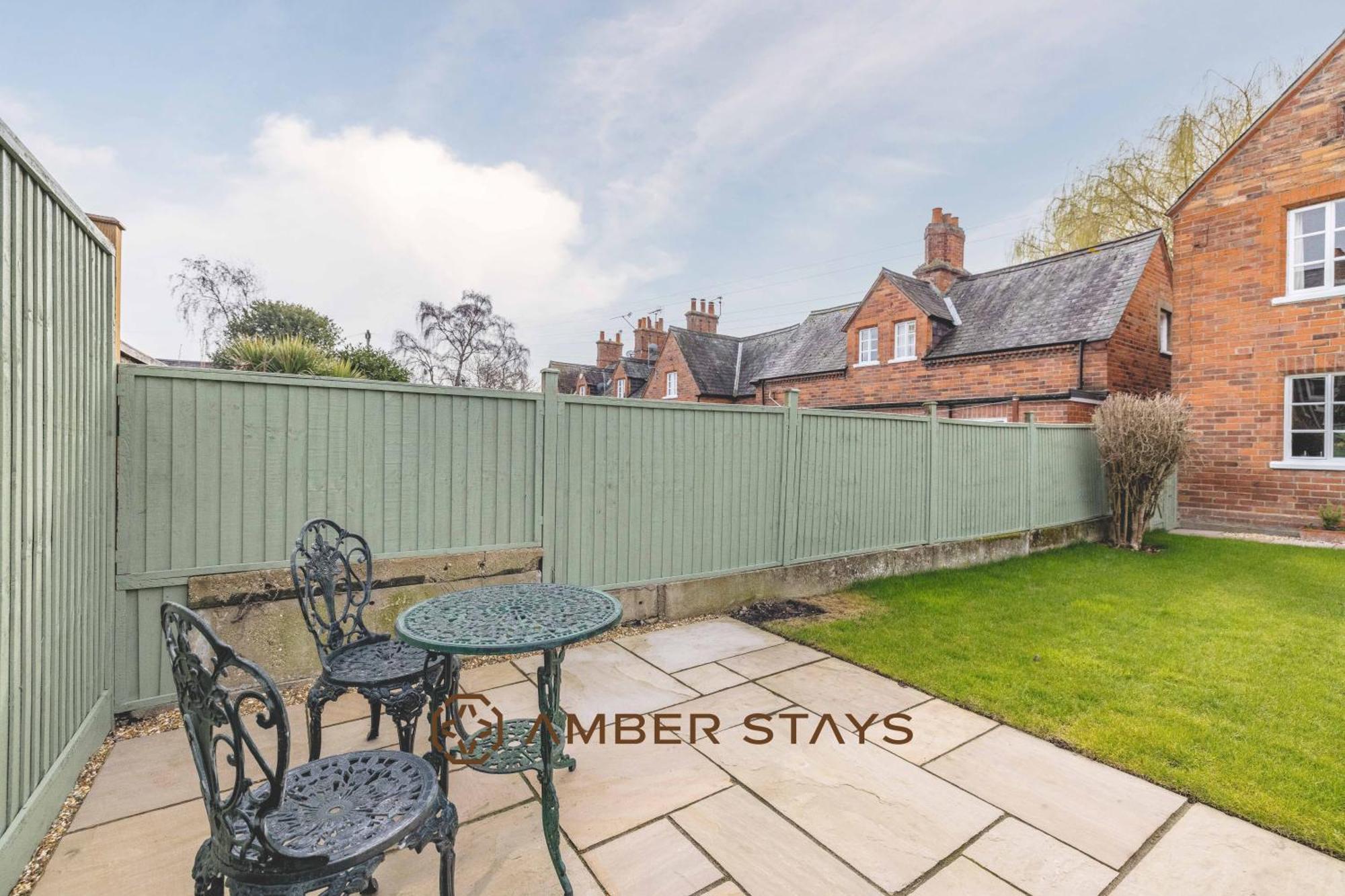 Cosy 3 Bed In Windsor, Perfect For Small Families & Couples, Sleeps 5! Holiday home Windsor