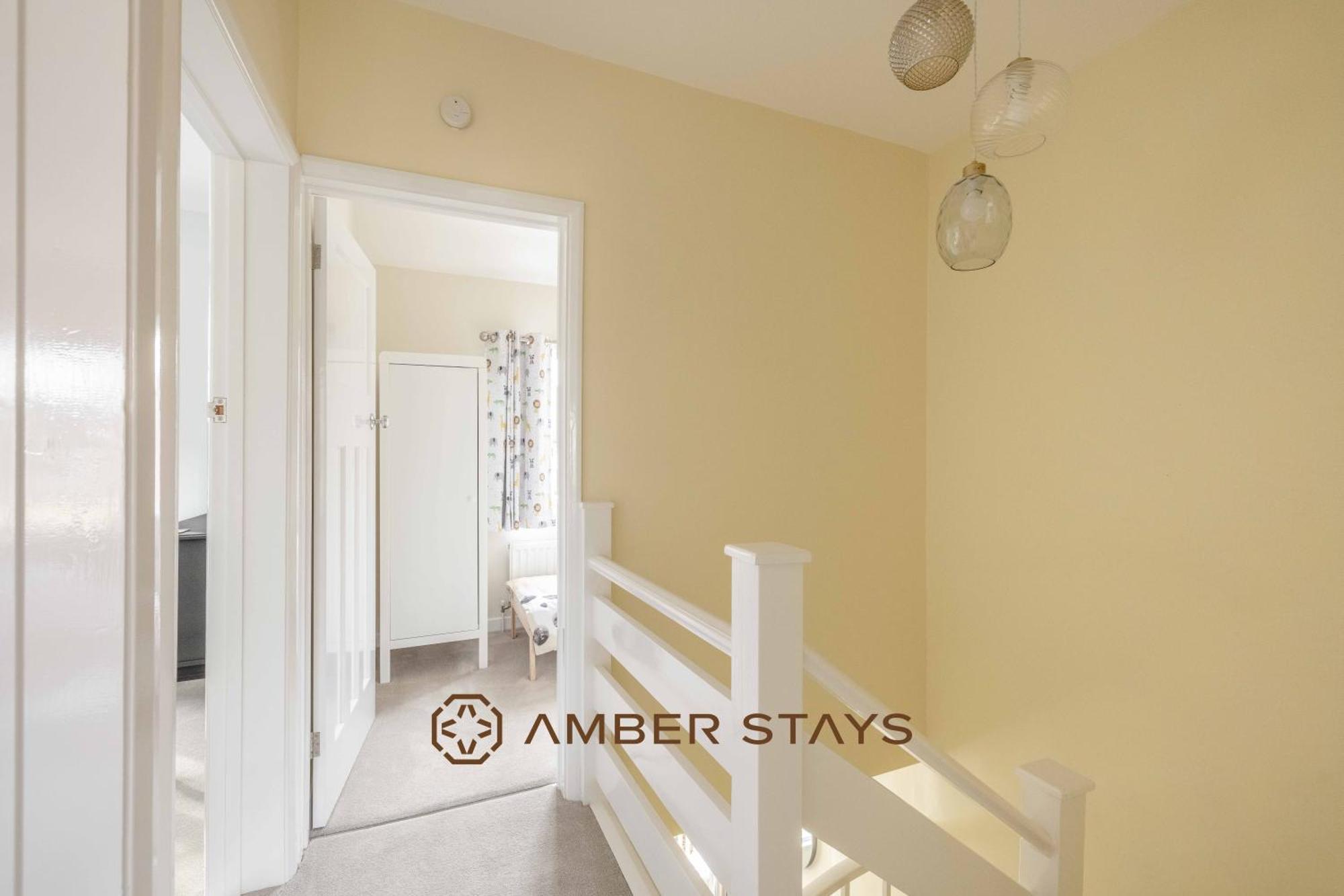 Cosy 3 Bed In Windsor, Perfect For Small Families & Couples, Sleeps 5! Holiday home Windsor