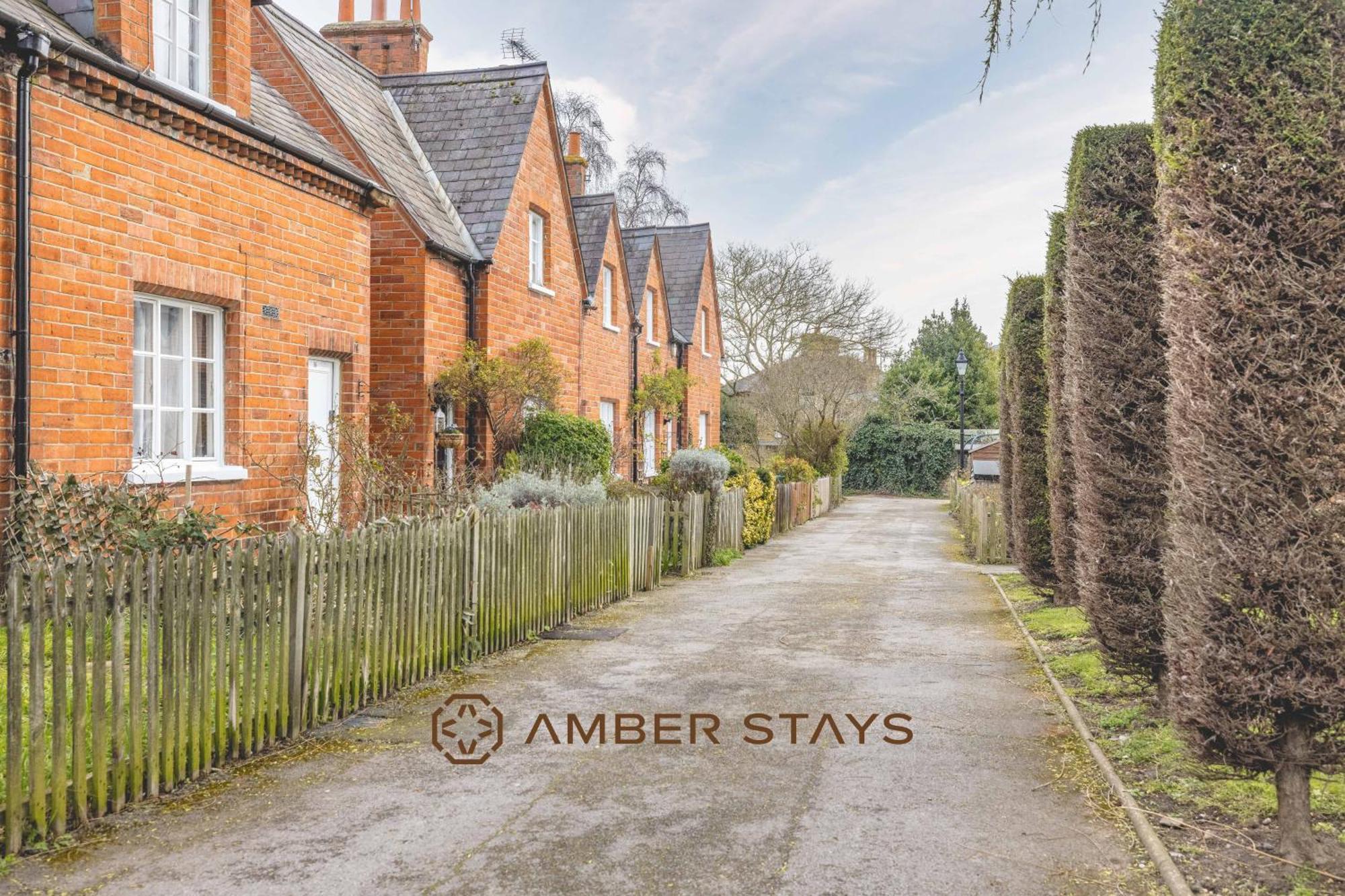 Cosy 3 Bed In Windsor, Perfect For Small Families & Couples, Sleeps 5! Holiday home
