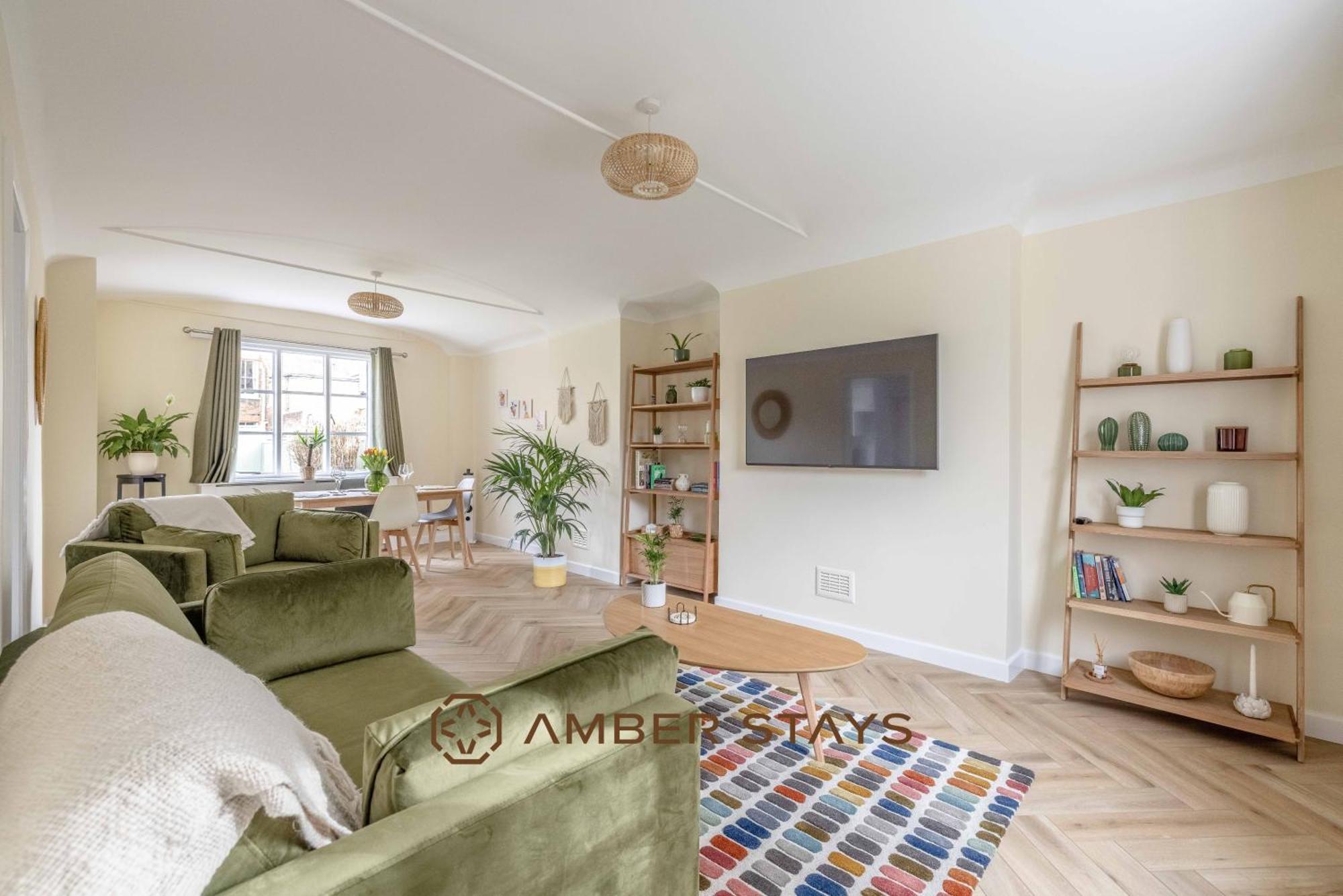 Holiday home Cosy 3 Bed In Windsor, Perfect For Small Families & Couples, Sleeps 5!