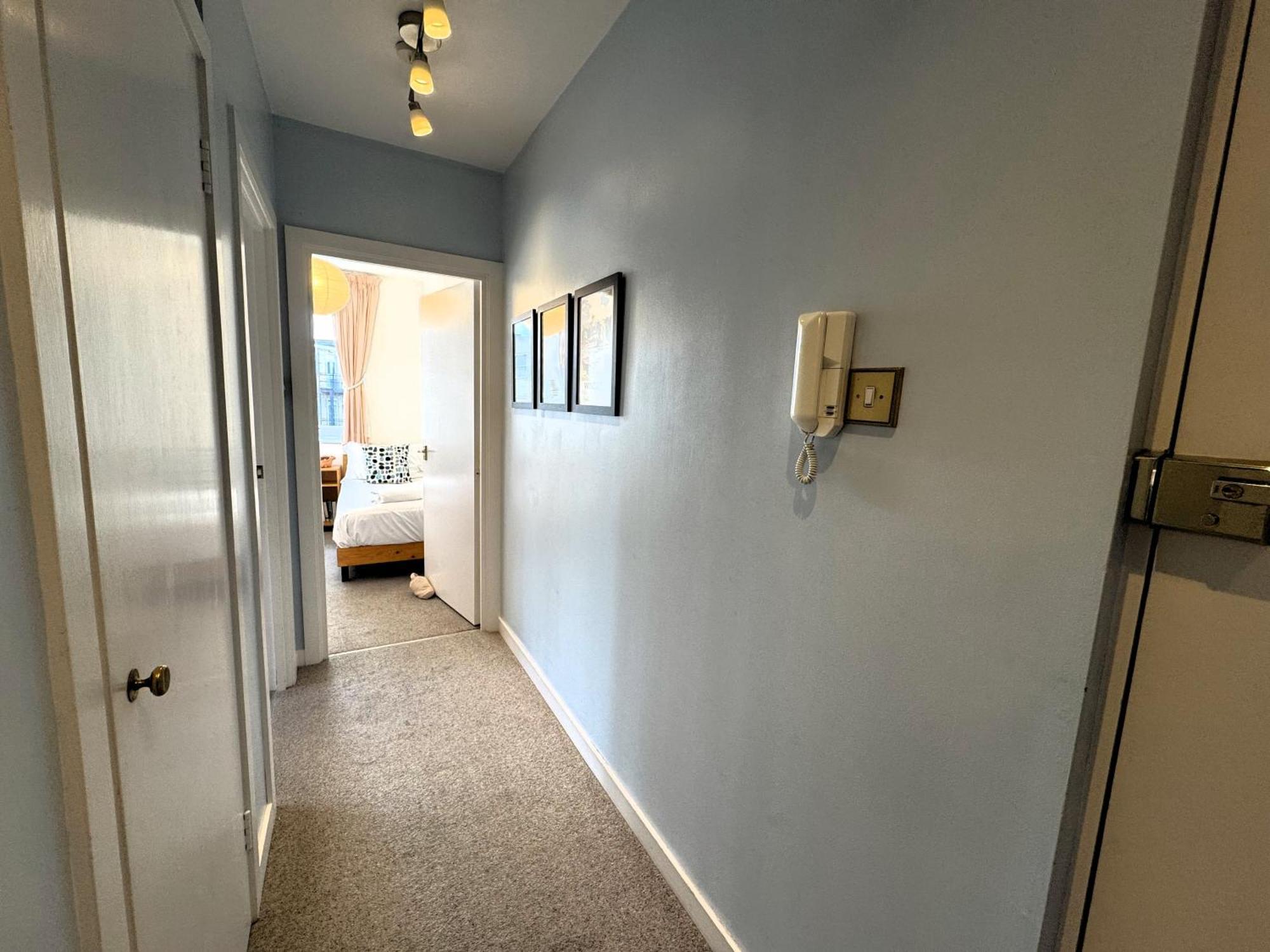 The Courtyard 2 Bedroom Apartments In Central Windsor With Parking *