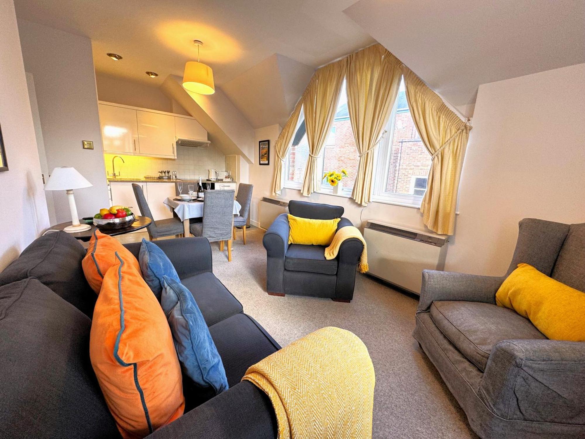 The Courtyard 2 Bedroom Apartments In Central Windsor With Parking Windsor
