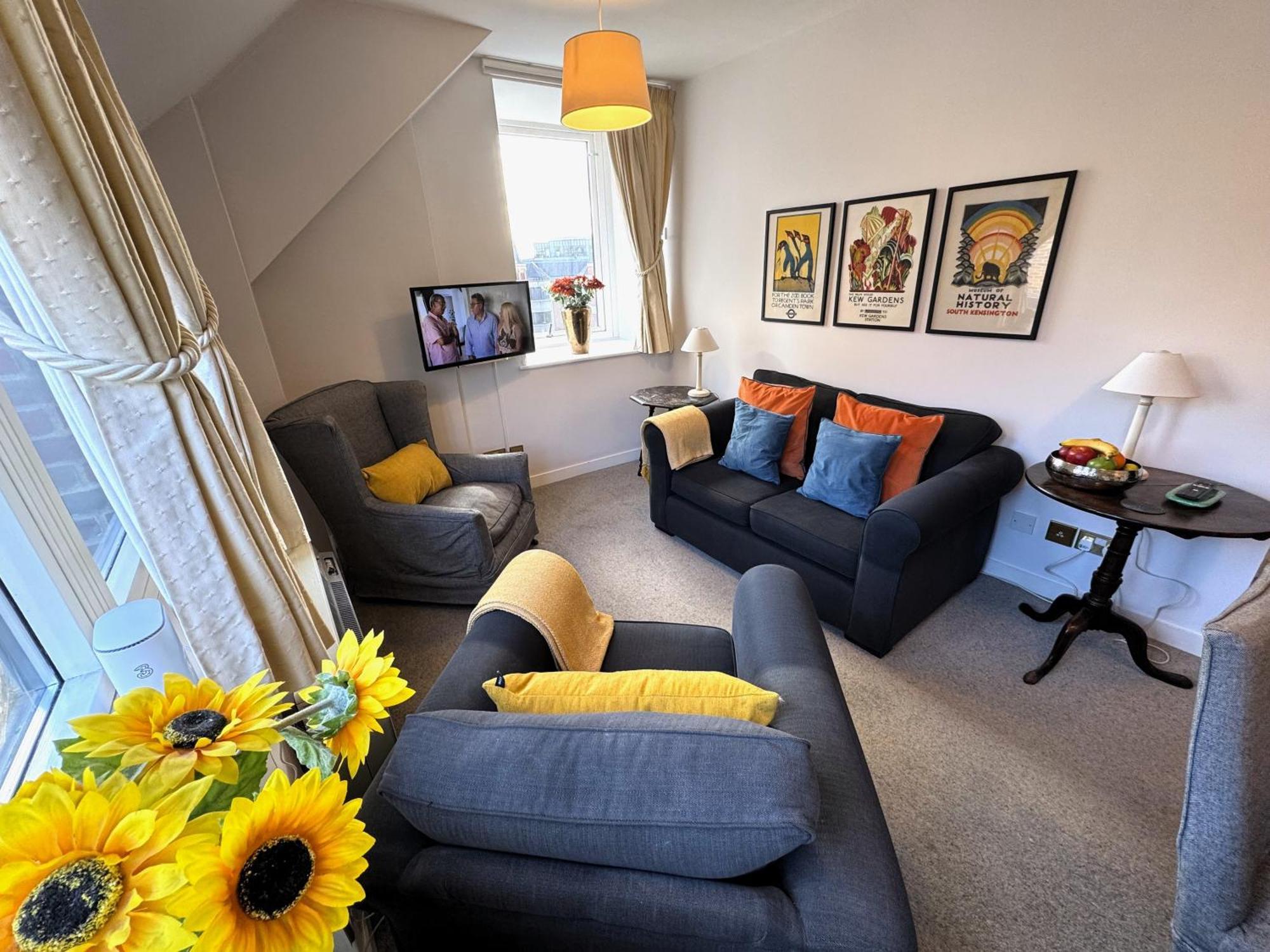 The Courtyard 2 Bedroom Apartments In Central Windsor With Parking * Windsor
