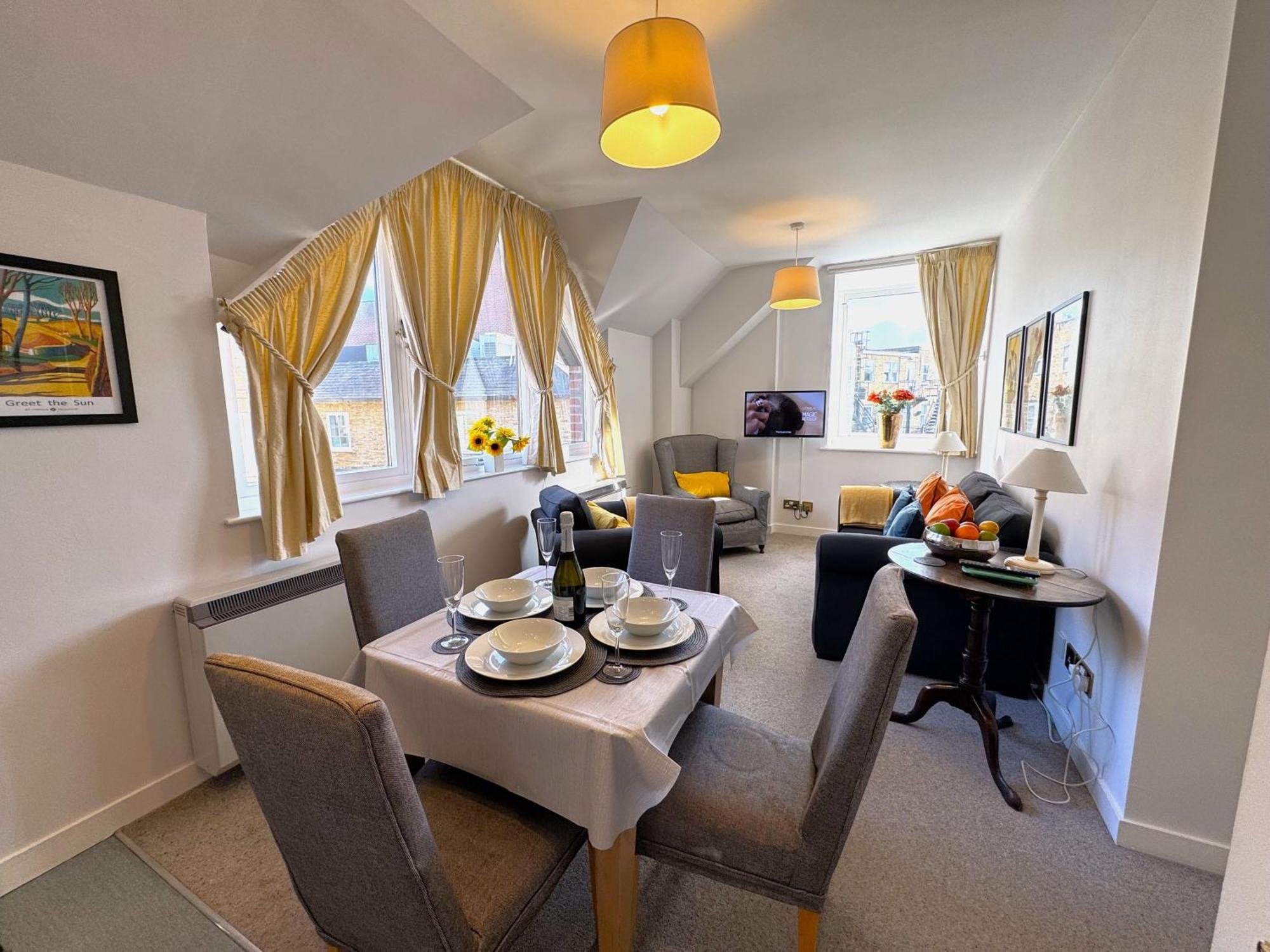 The Courtyard 2 Bedroom Apartments In Central Windsor With Parking Apartment