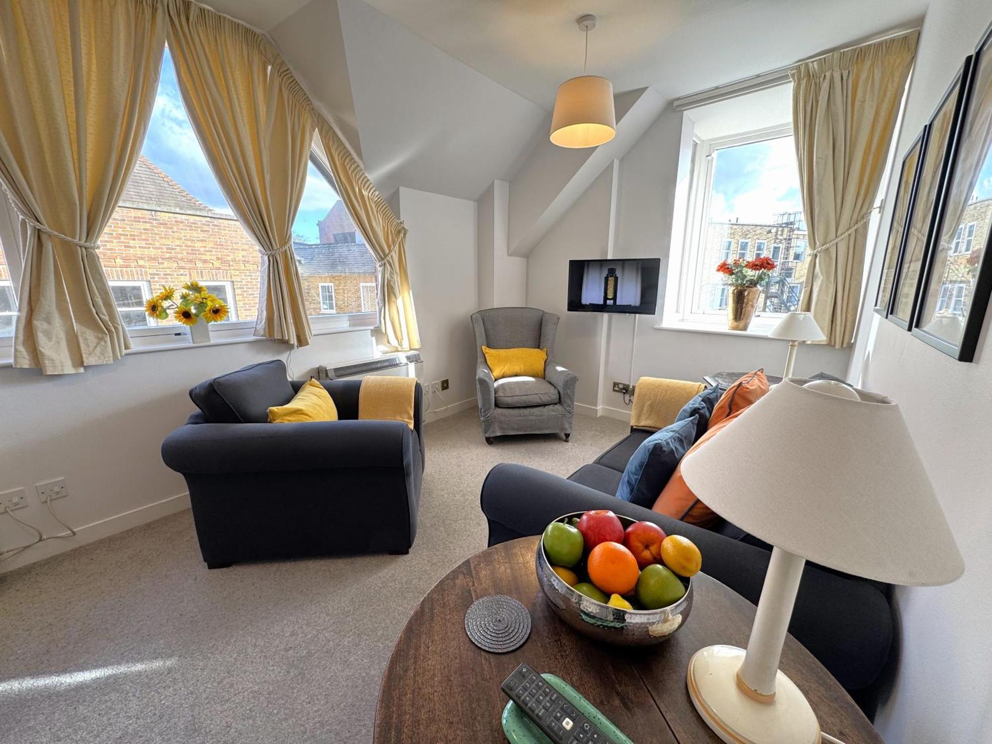 The Courtyard 2 Bedroom Apartments In Central Windsor With Parking Apartment *