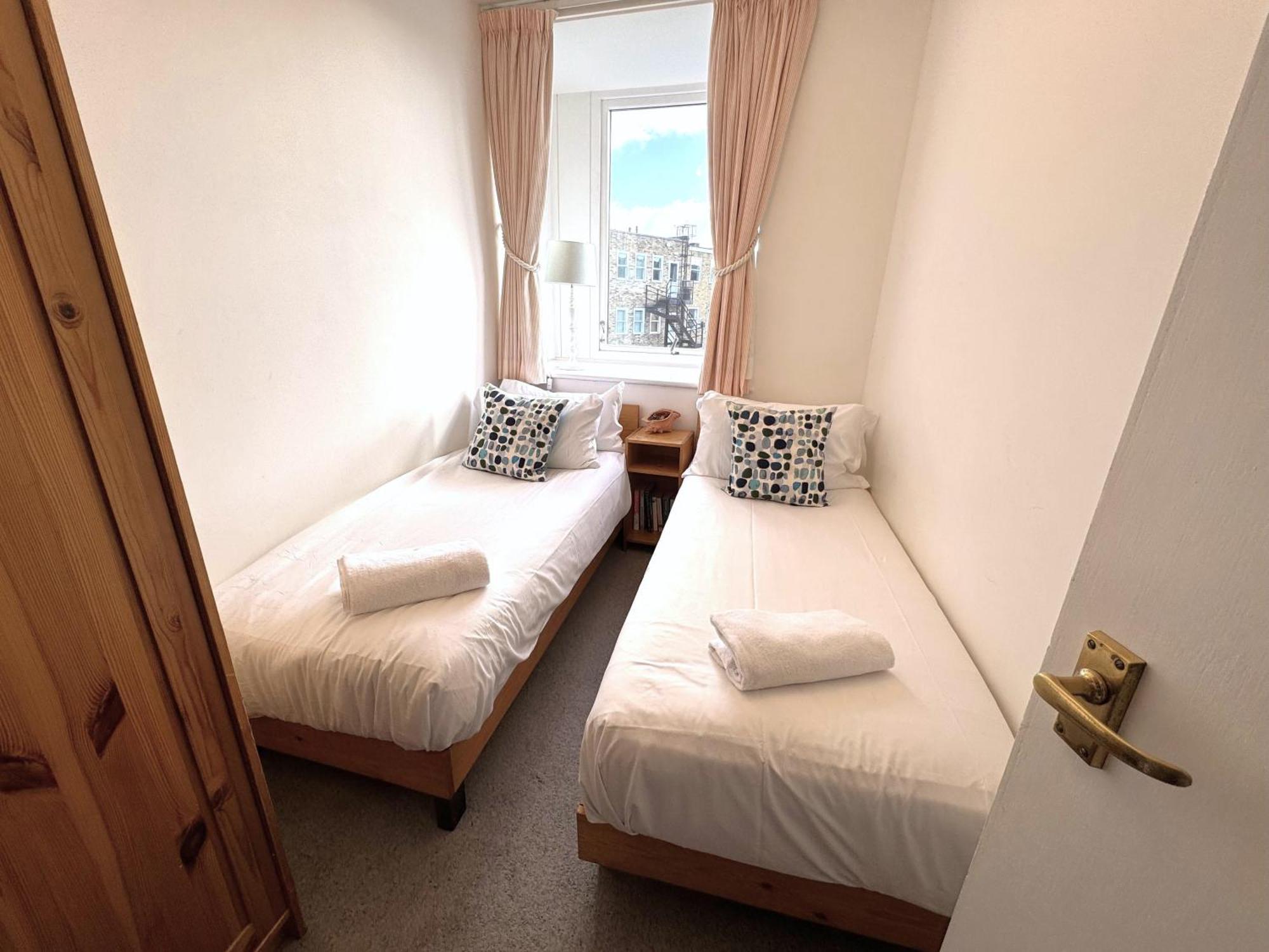 The Courtyard 2 Bedroom Apartments In Central Windsor With Parking Apartment Windsor