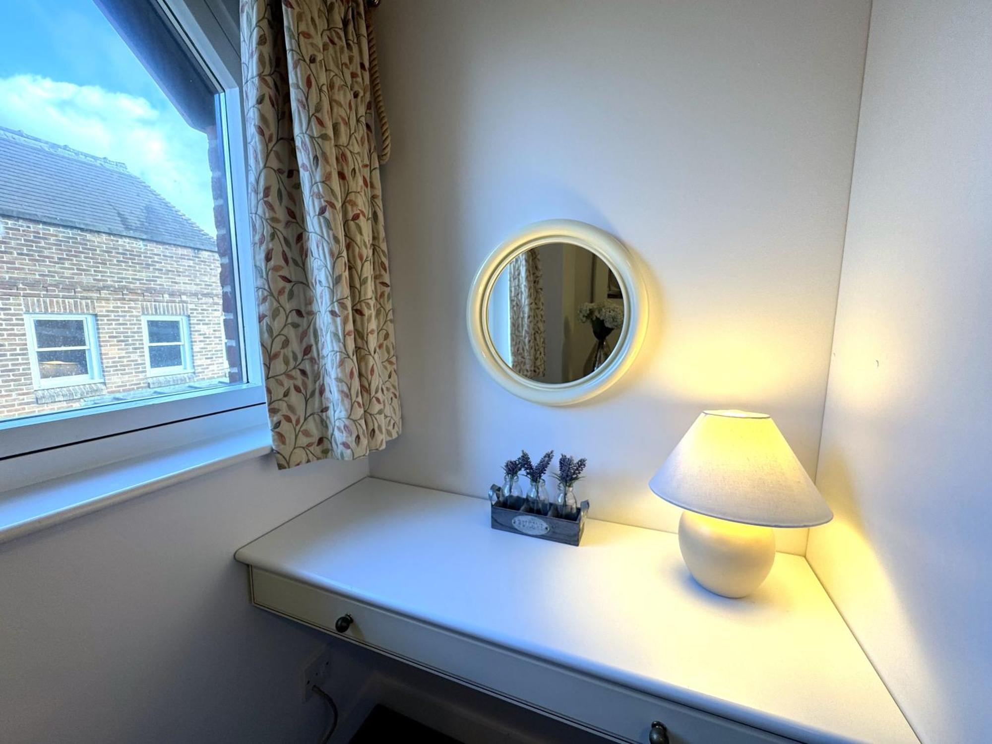 Apartment The Courtyard 2 Bedroom Apartments In Central Windsor With Parking Windsor