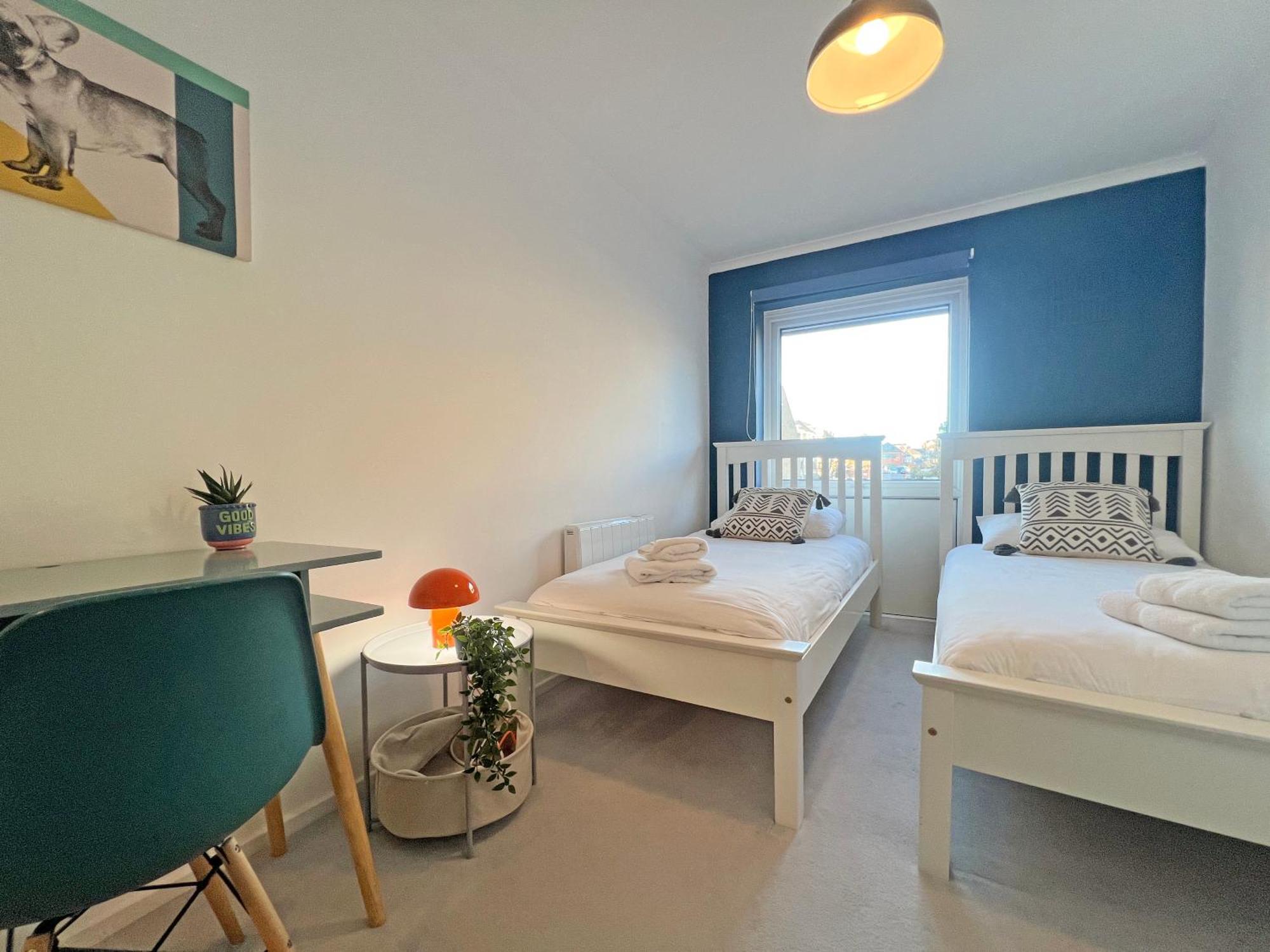 Gate Retreat: 2-bed With Parking Apartment *