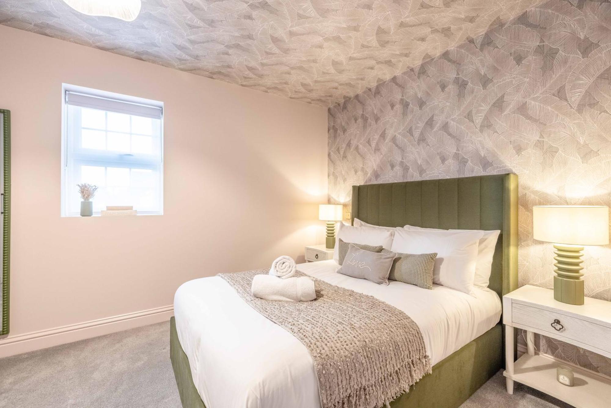 Apartment Escape In Style To With Free Parking Windsor