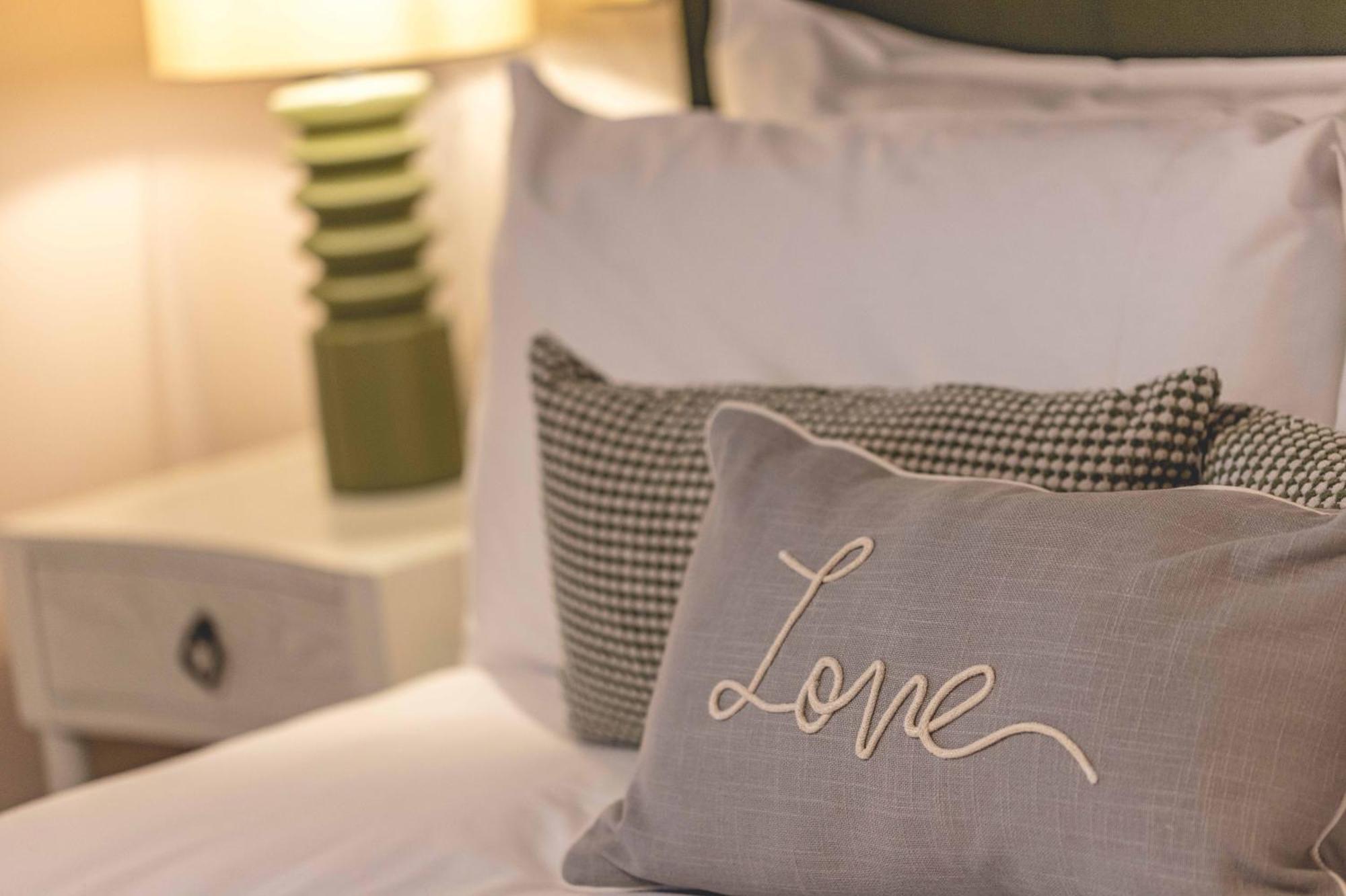 Escape In Style To With Free Parking * Windsor
