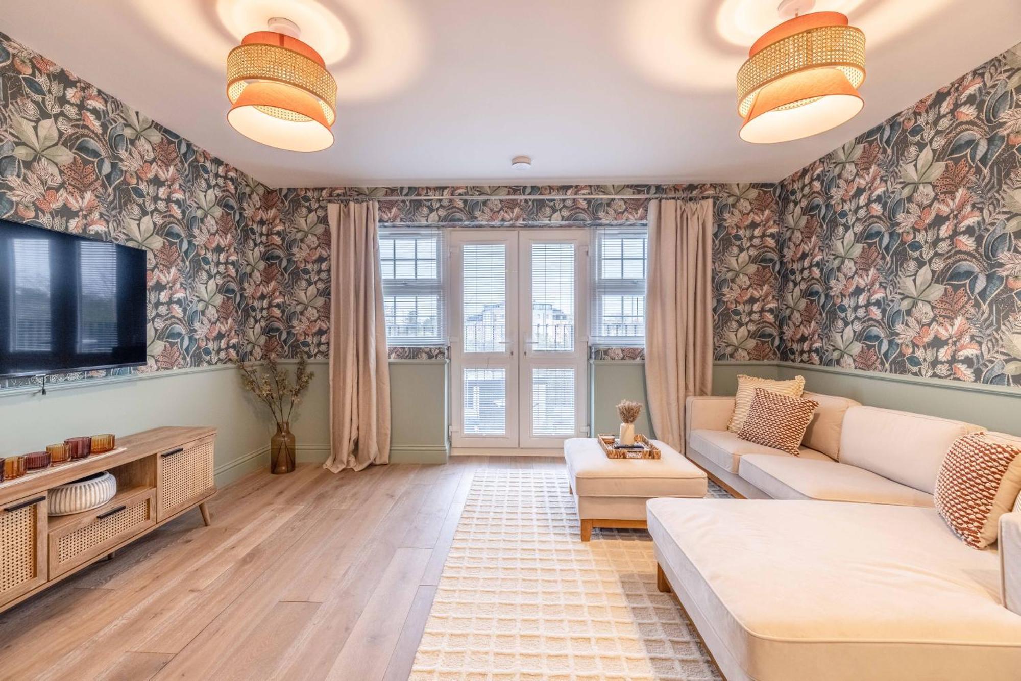 Escape In Style To With Free Parking Apartment