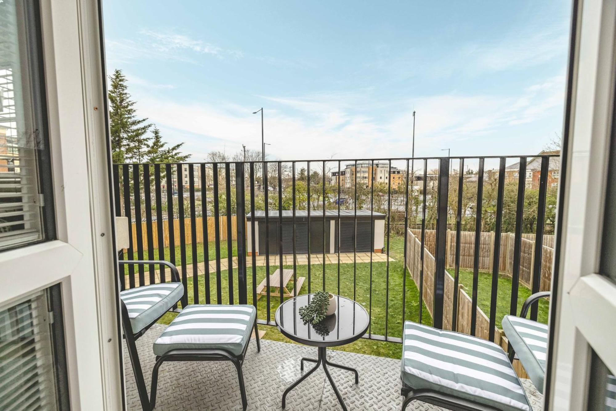 Apartment Escape In Style To With Free Parking *