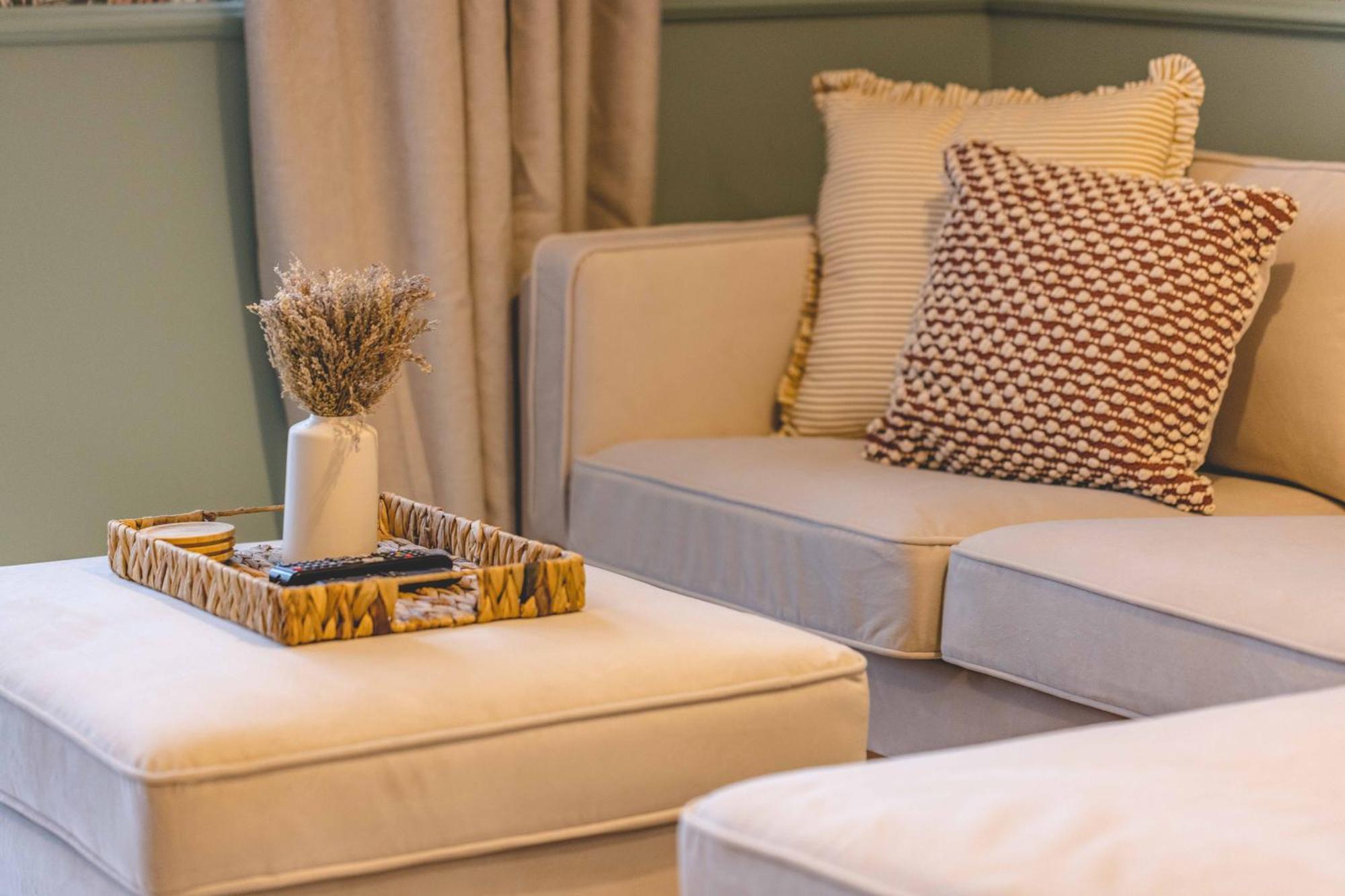 Apartment Escape In Style To With Free Parking Windsor