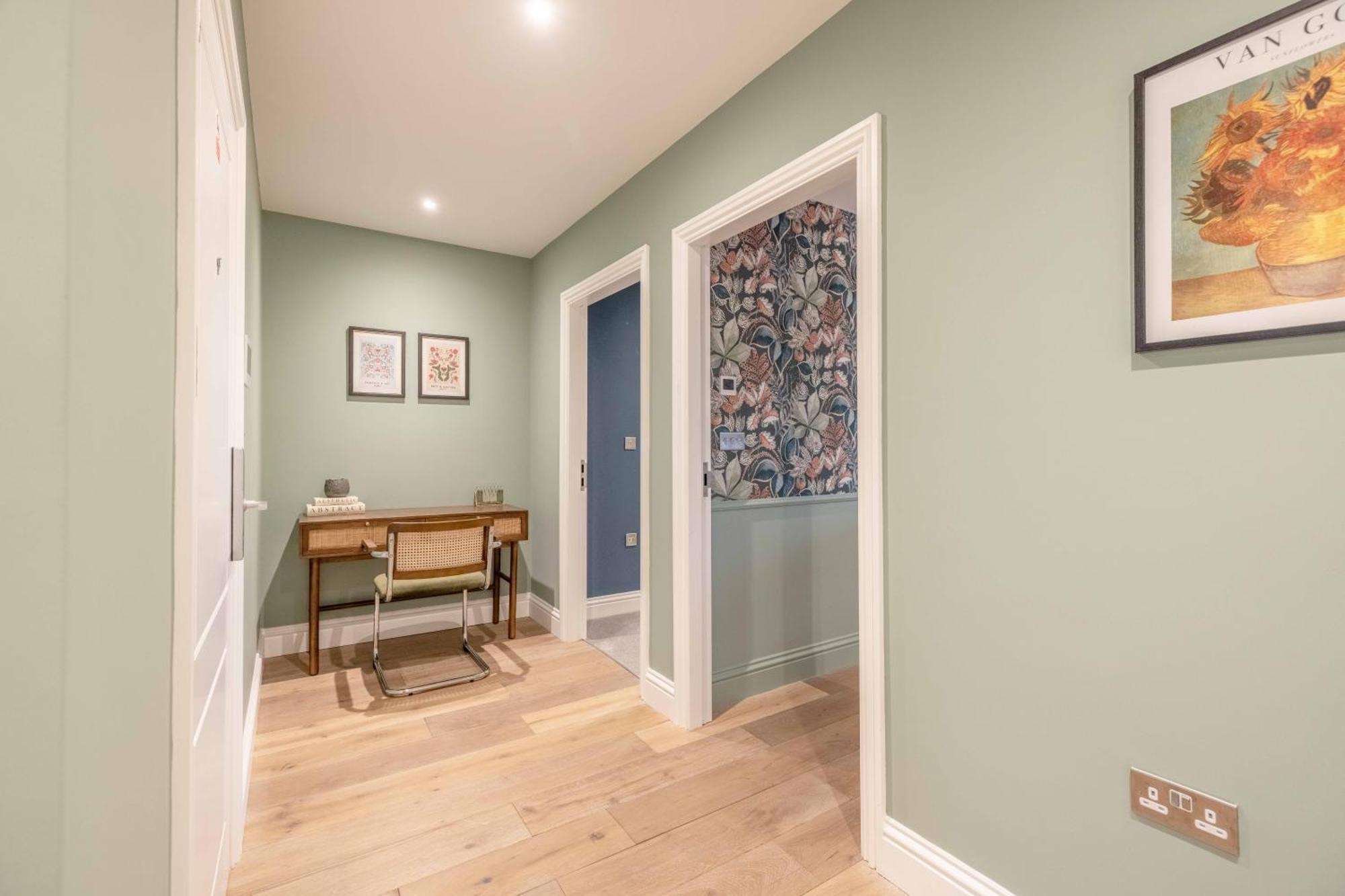 Escape In Style To With Free Parking Apartment