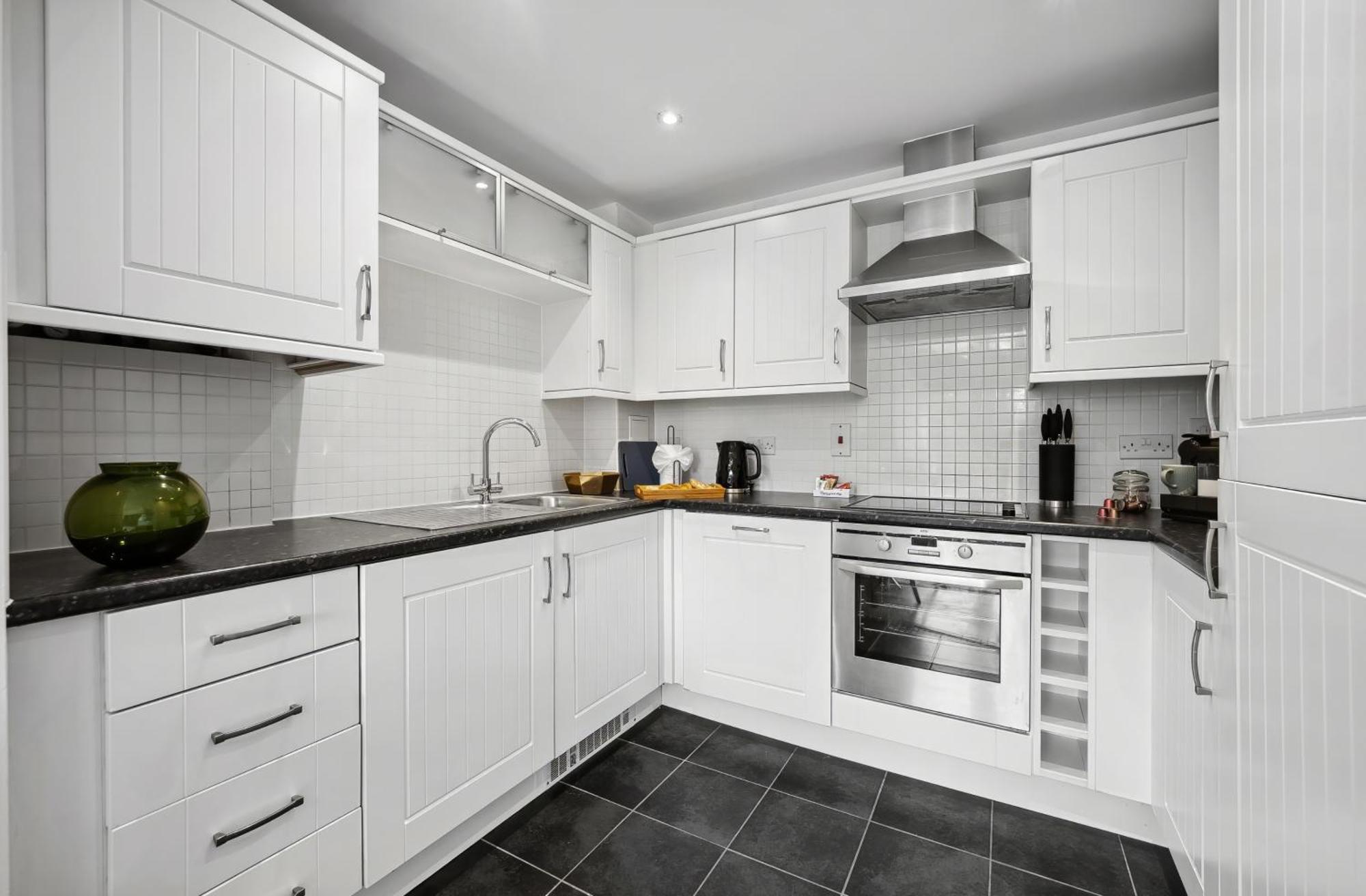 Caya Living New Luxe 2br In Berkshire - Legoland - Castle - Heathrow Sleeps 6 - Private Gated Parking Apartamento *