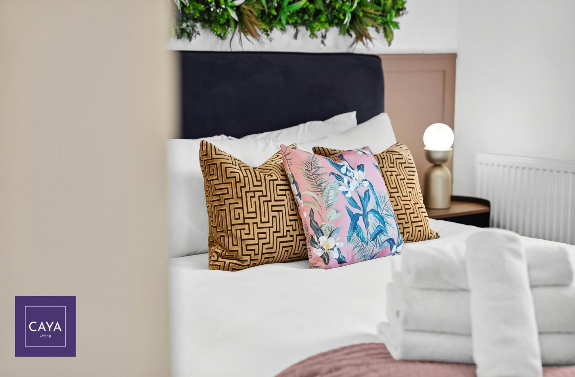 Caya Living New Luxe 2br In Berkshire - Legoland - Castle - Heathrow Sleeps 6 - Private Gated Parking Apartamento