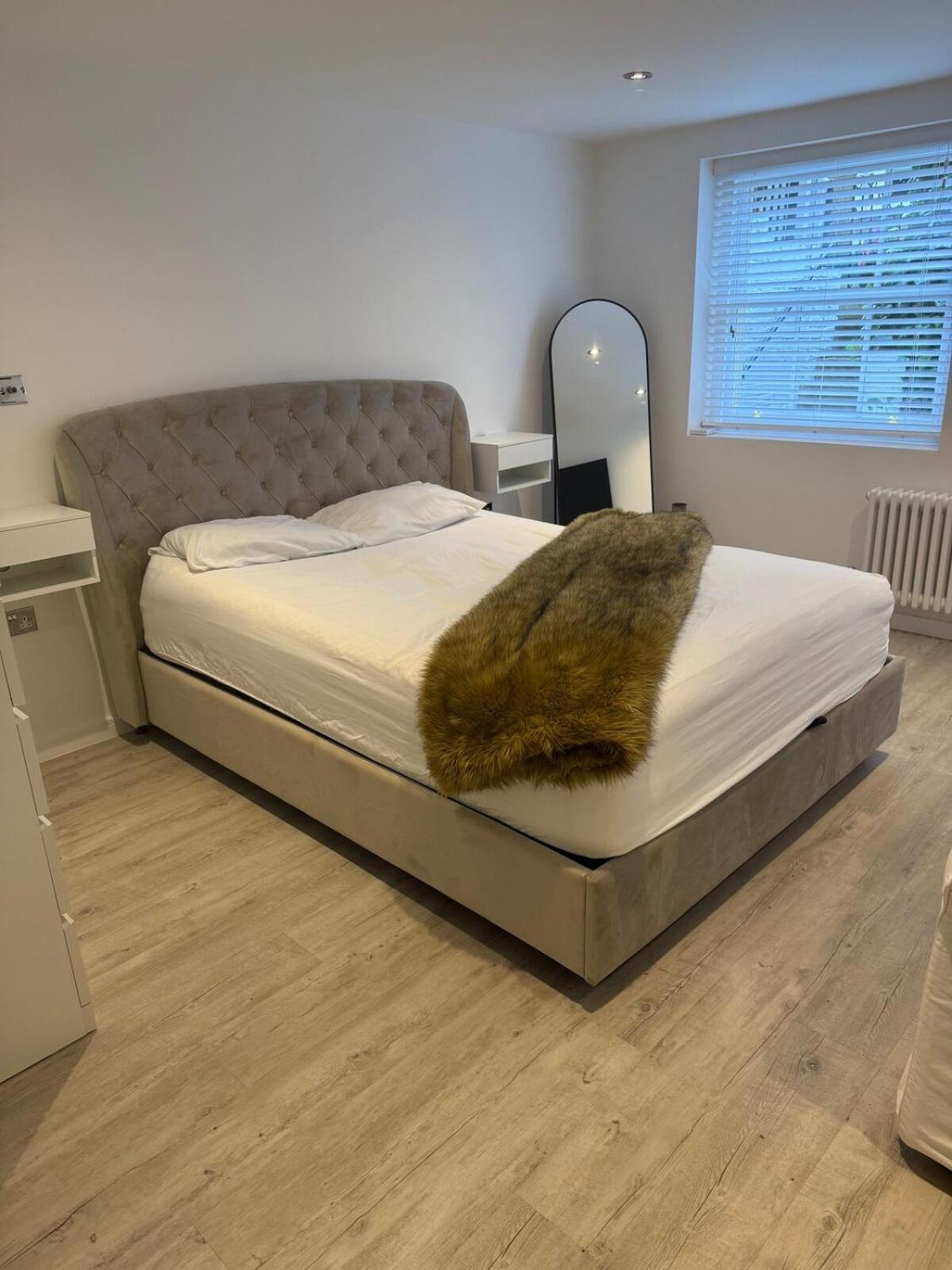 Apartment Large 1 Bedroom Self Contained Garden Flat Windsor