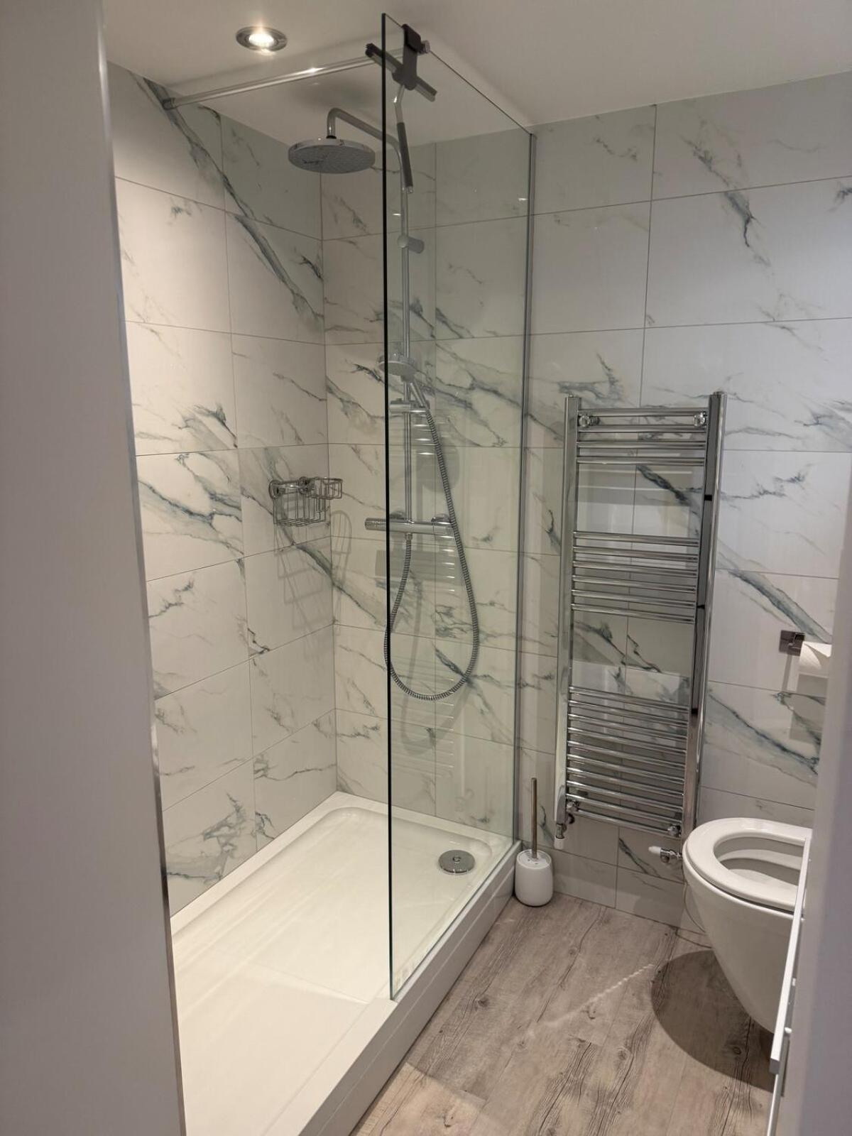 Large 1 Bedroom Self Contained Garden Flat Windsor