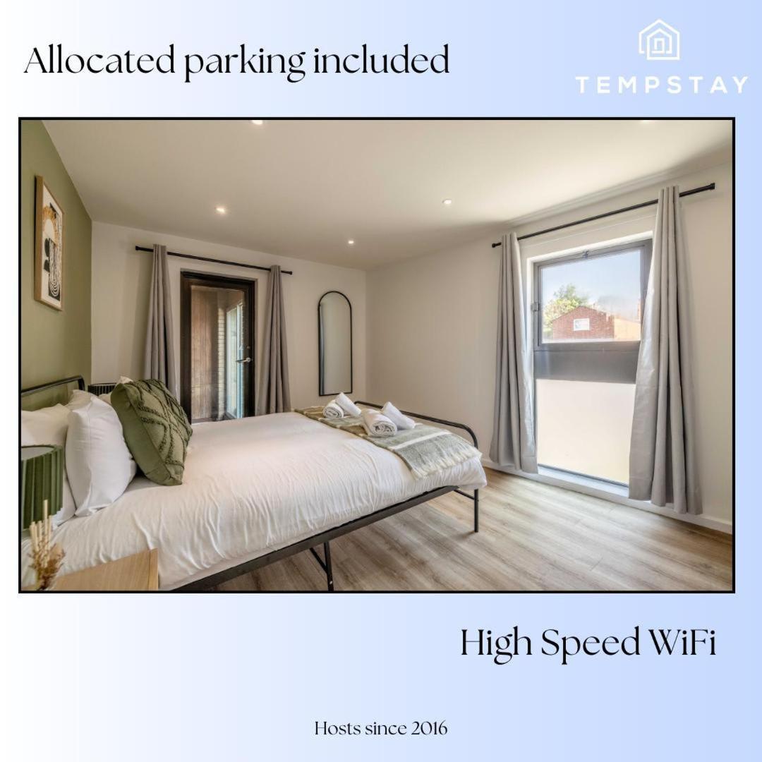 2 Bed Flat - Allocated Parking Apartamento Windsor