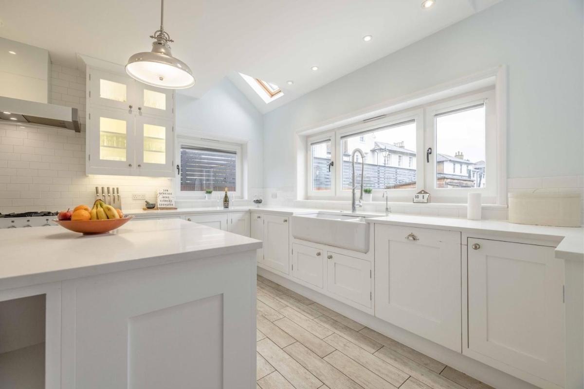 Spacious 5br Home, Parking, Walk To