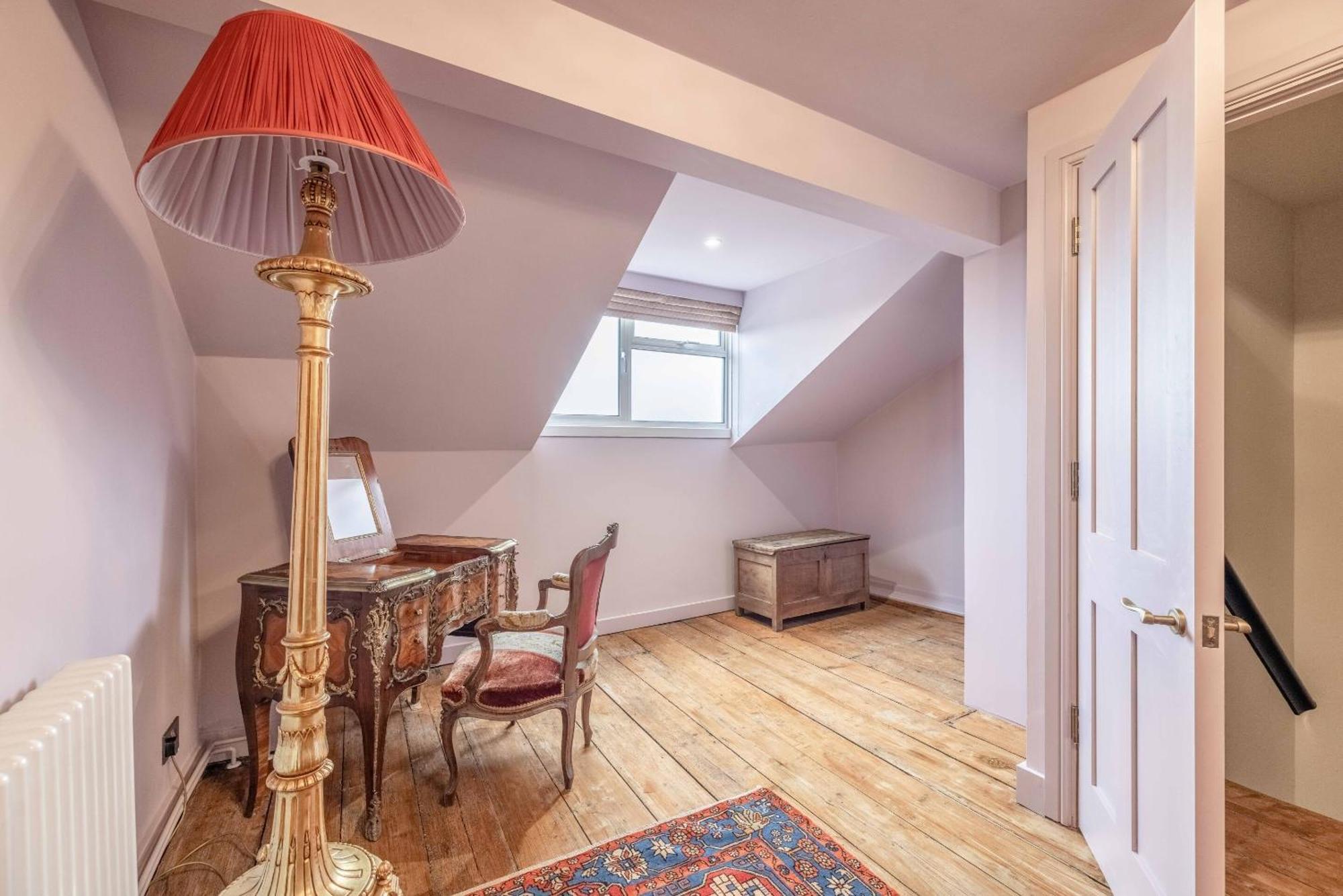 Apartment Consorts And Concubines Windsor