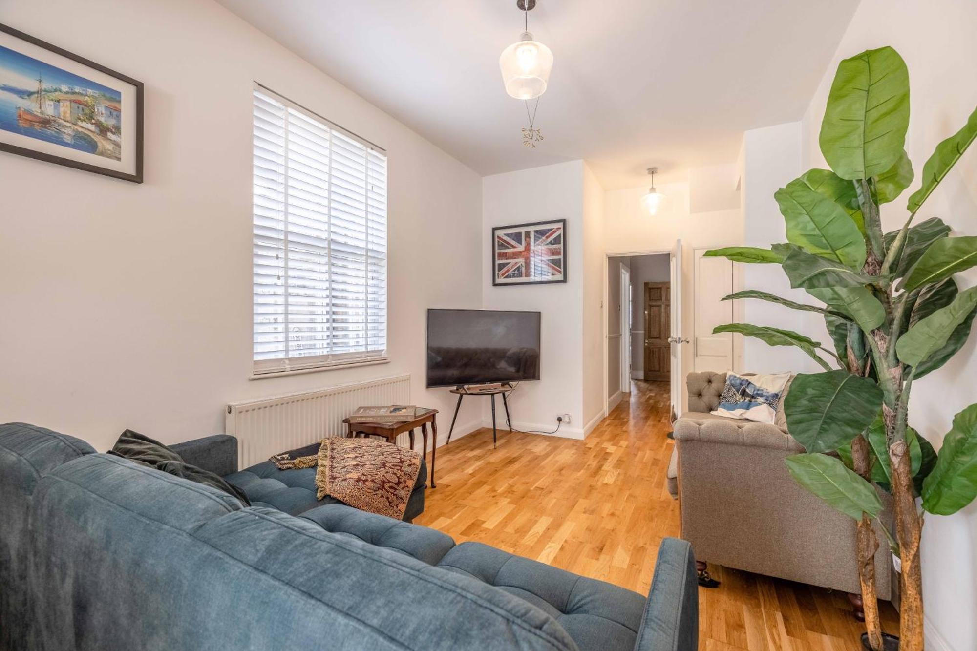 Charming 2 Bed,2 Bath Flat By The Long Walk Apartment *