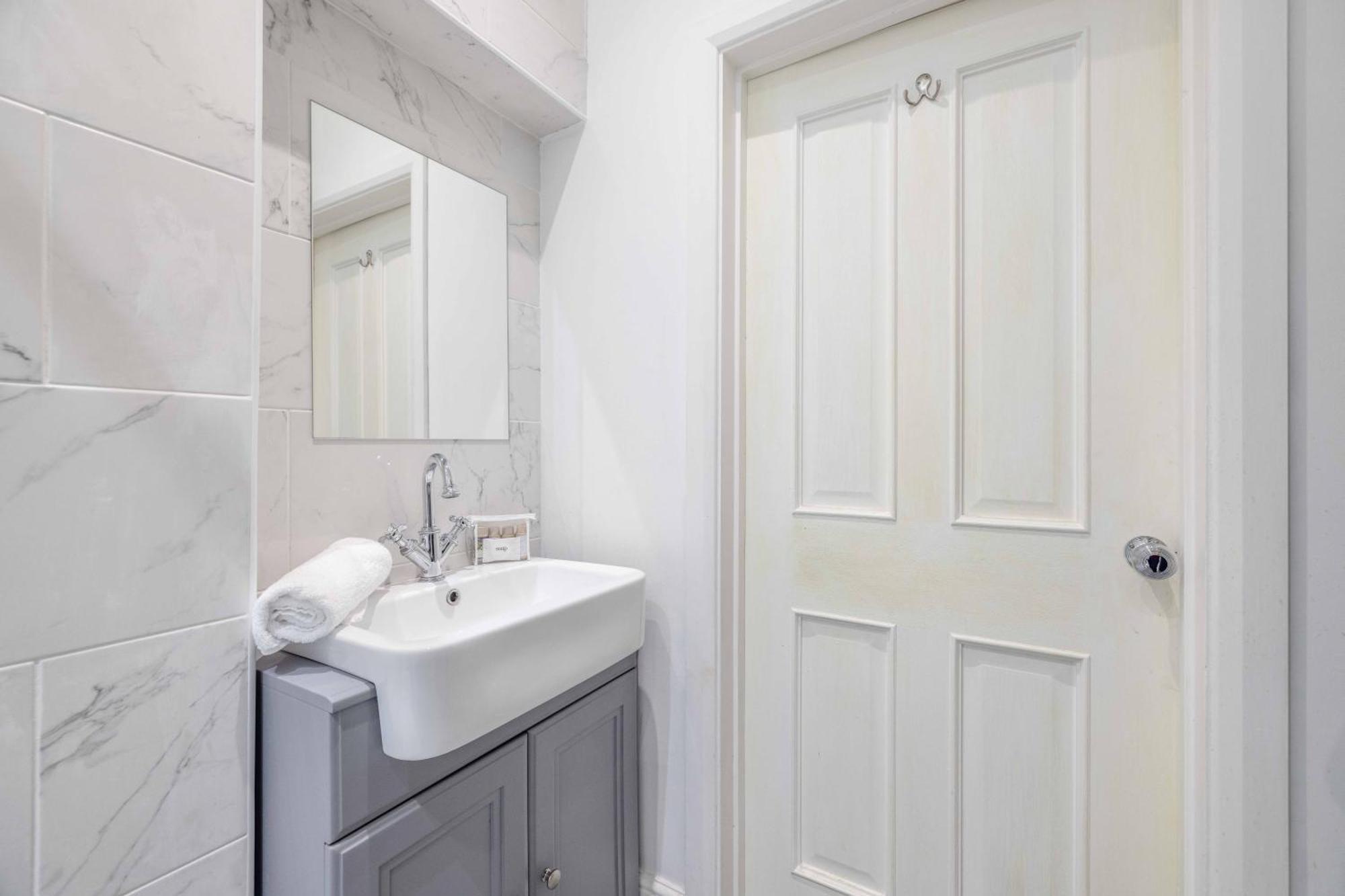 Charming 2 Bed,2 Bath Flat By The Long Walk * Windsor
