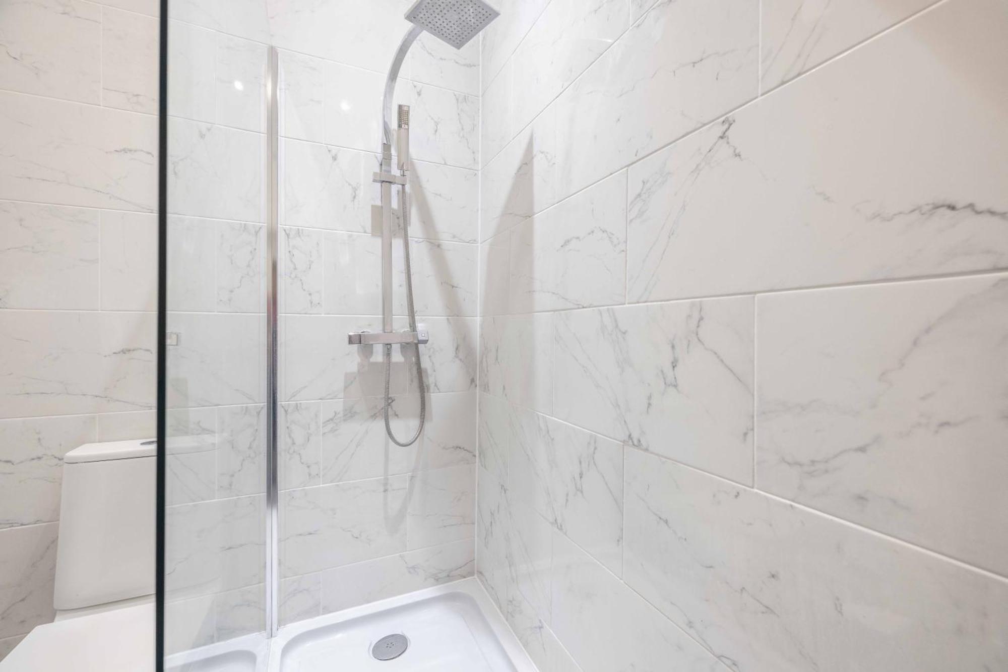 Charming 2 Bed,2 Bath Flat By The Long Walk Apartment *