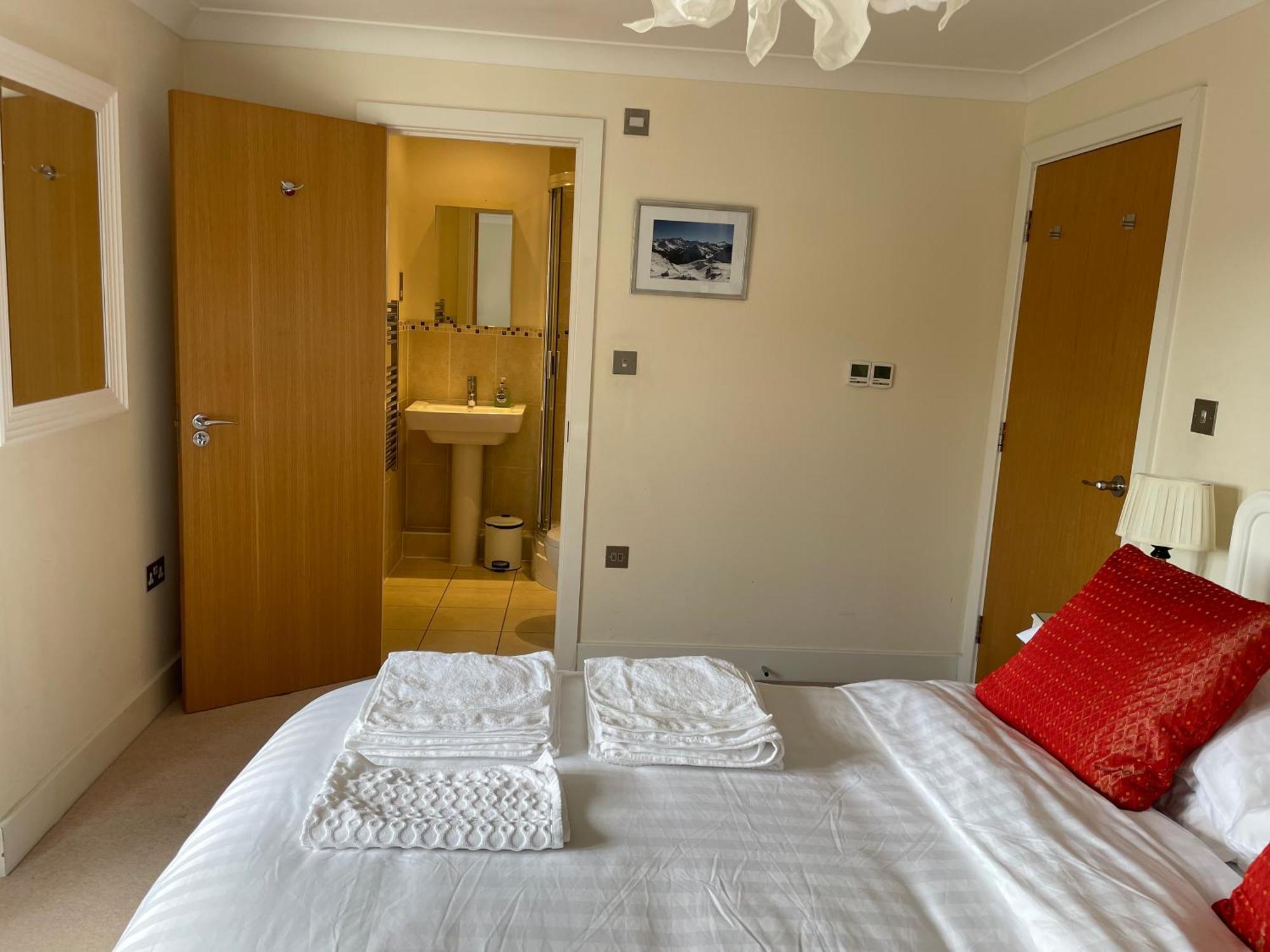 Homestay Floor En-suite Double Bedrooms With Great View Of Castle & Free Parking