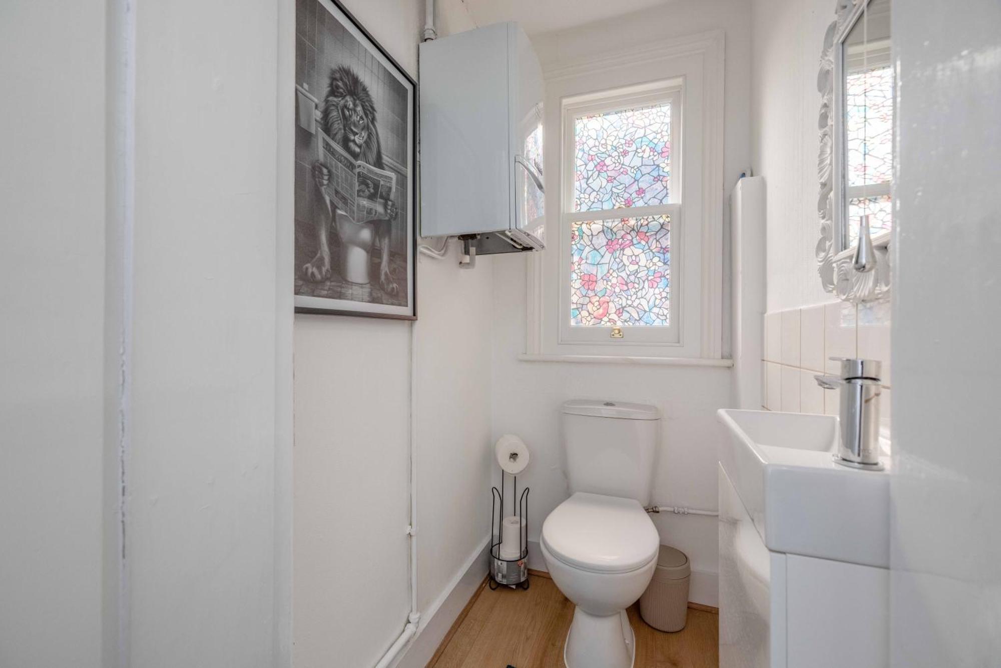 2 Bed, 2bath Apartment, Walk To Castle! Apartment *