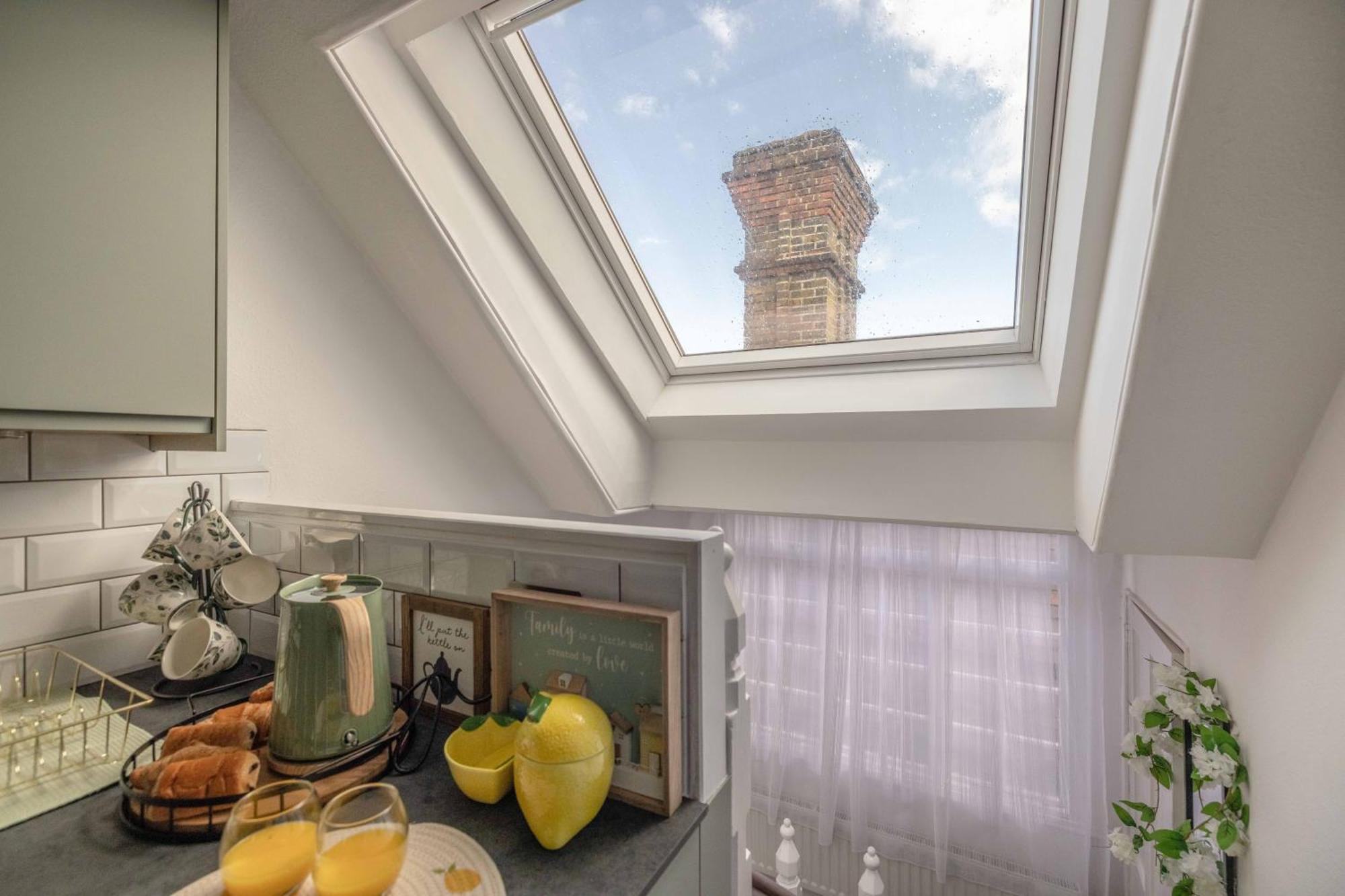 2 Bed, 2bath Apartment, Walk To Castle! Apartment Windsor