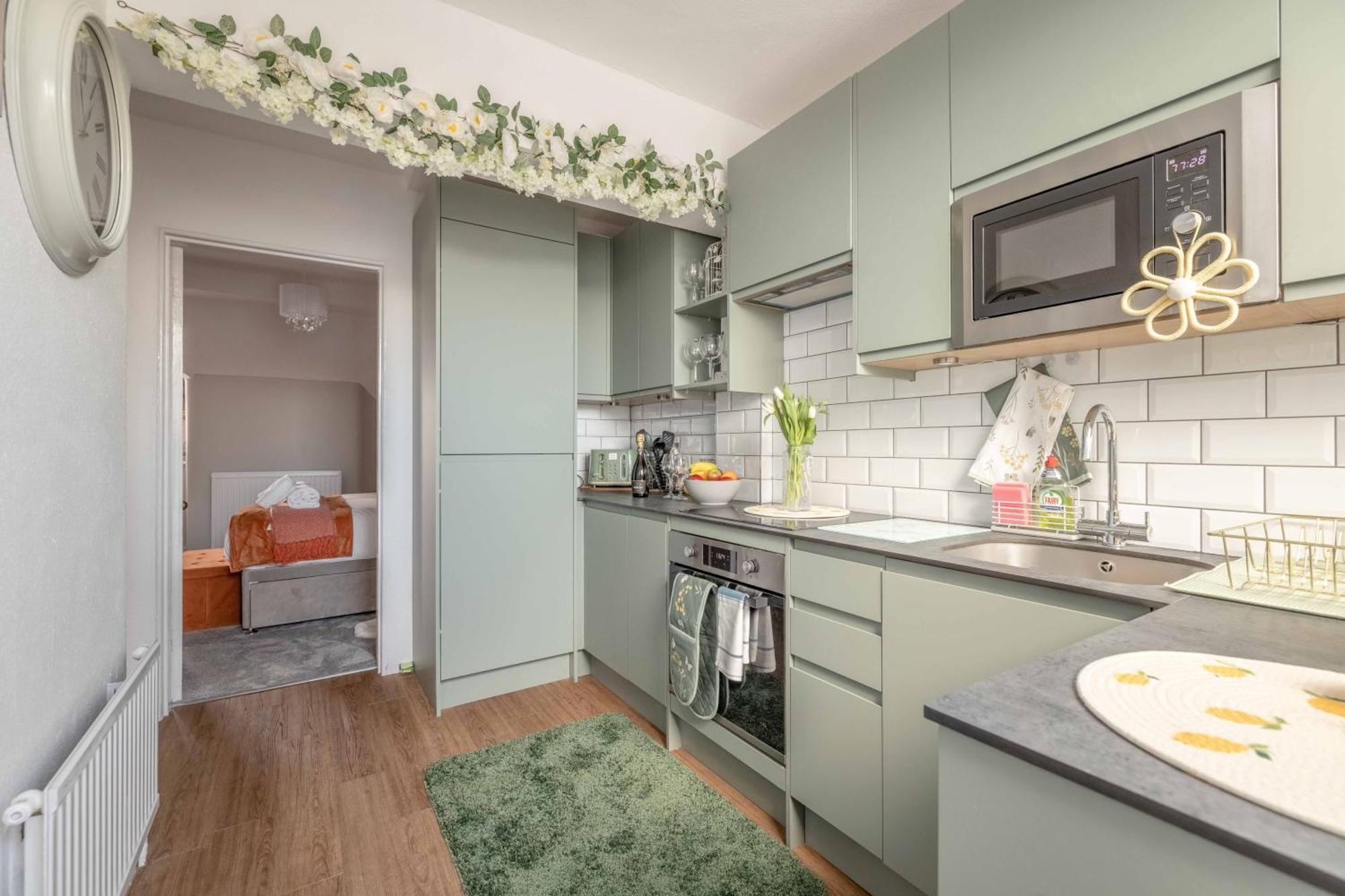 Apartment 2 Bed, 2bath Apartment, Walk To Castle! Windsor