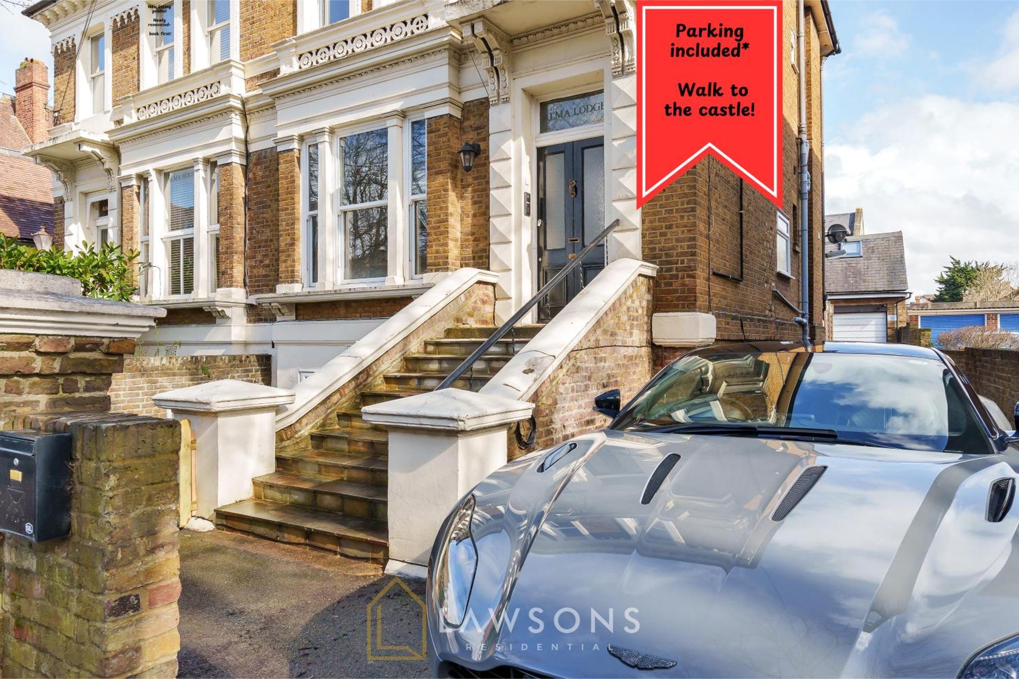 Stylish Living By Lawsons - Parking & 3 En