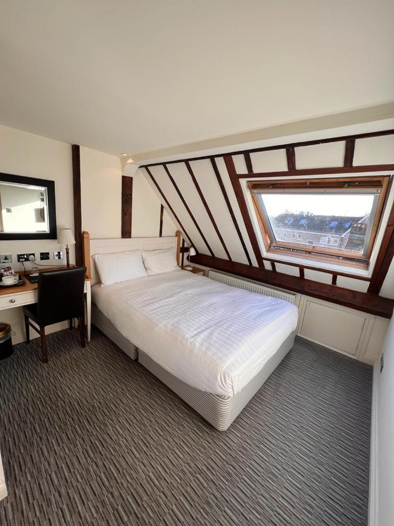 Manor - Datchet, 3*