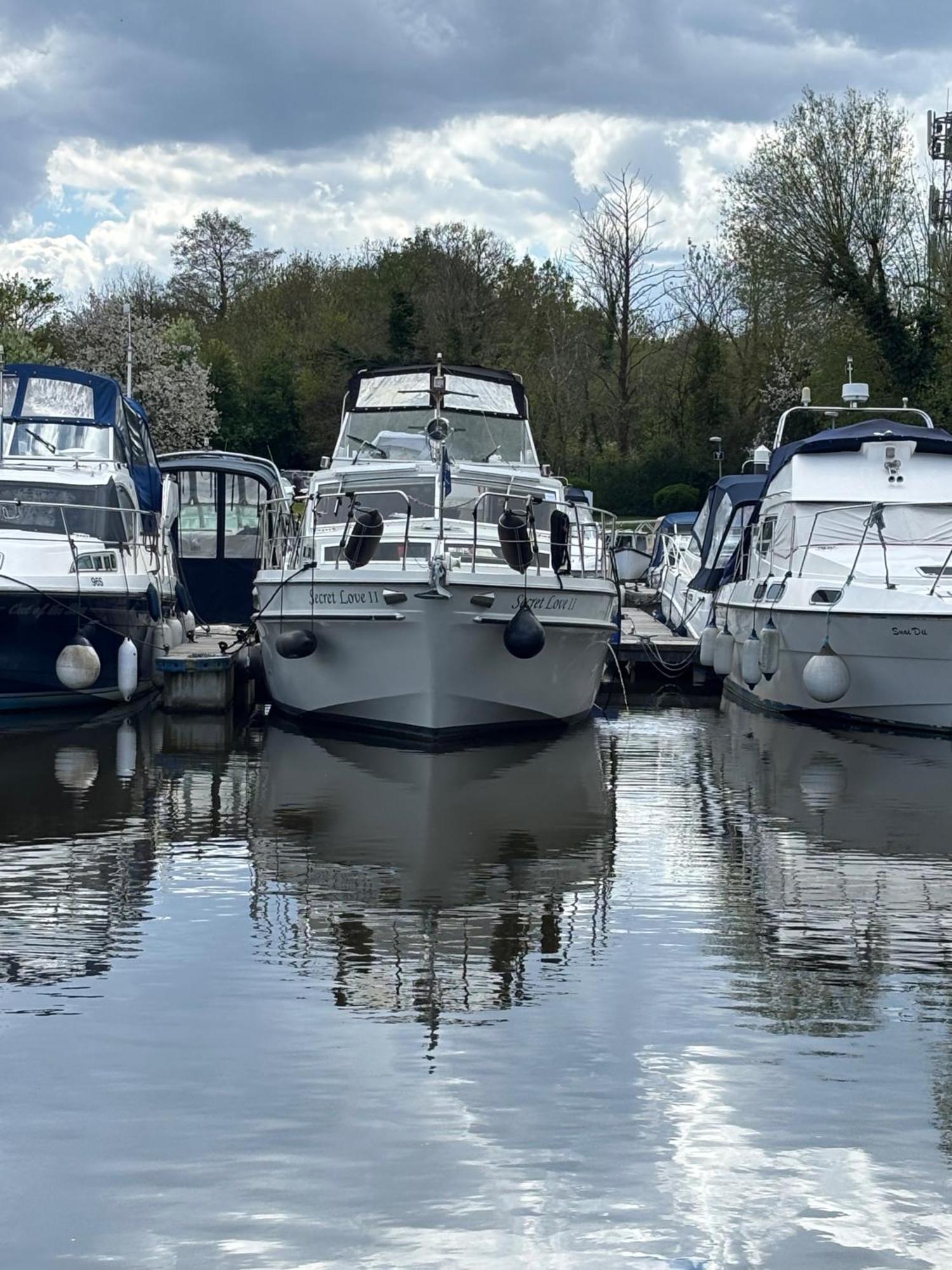 Holiday home Riverside Boat Retreat On The River Thames