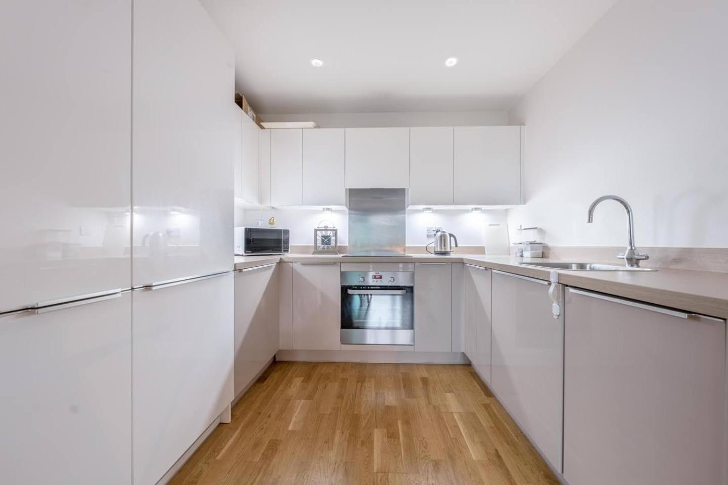 2bed 2bath Near Windsor