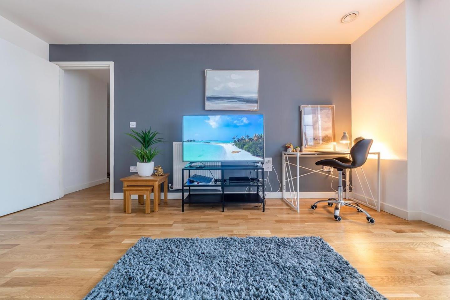2bed 2bath Near Windsor