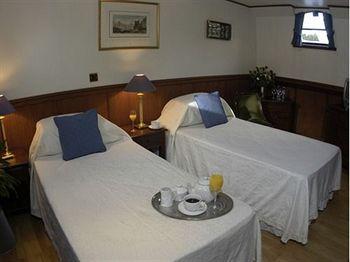 Magna Carta Hotel 3*