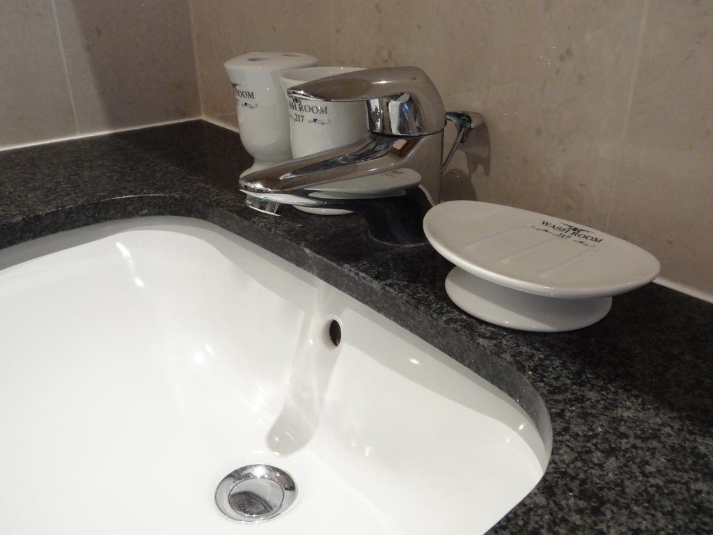 Lay Your Hat Serviced - Convent Court Apartment