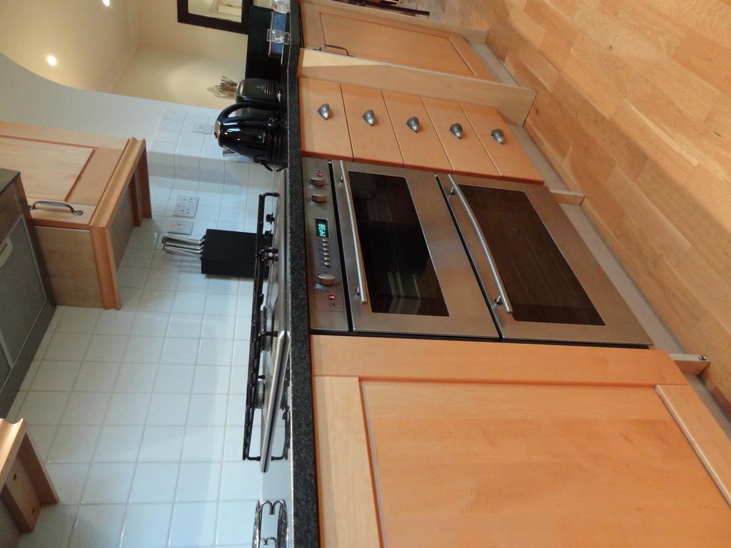 Apartment Lay Your Hat Serviced - Convent Court Windsor