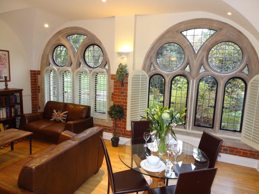 Lay Your Hat Serviced - Convent Court Apartment