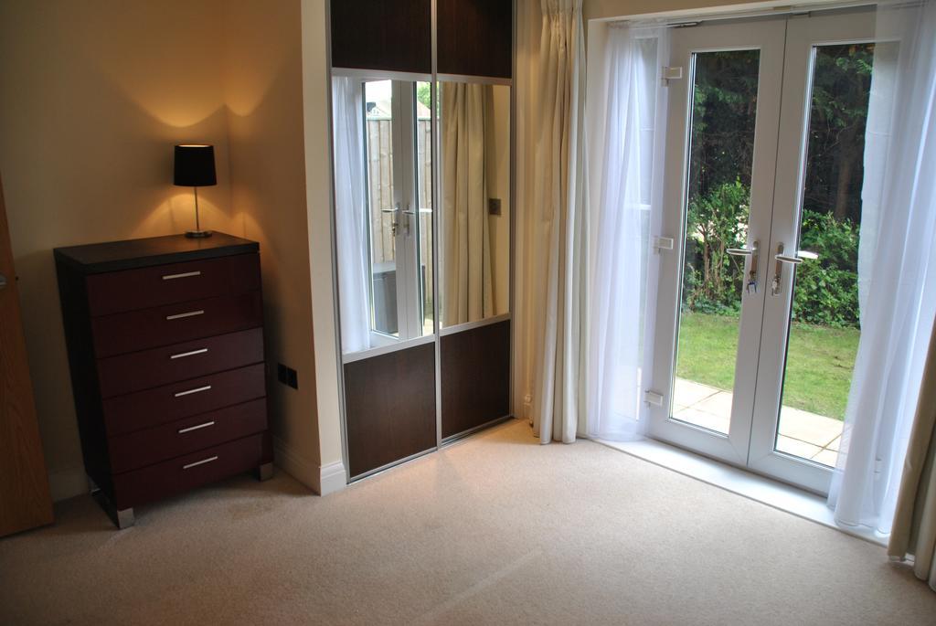 Apartment Spacious 2-bedroom With Parking In