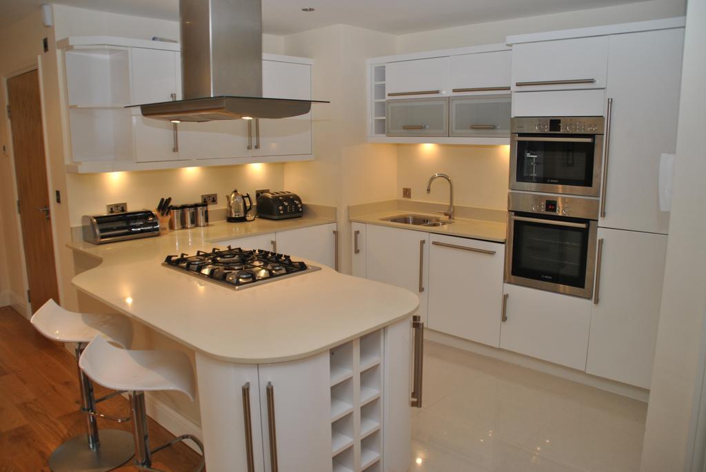 Spacious 2-bedroom With Parking In Apartment