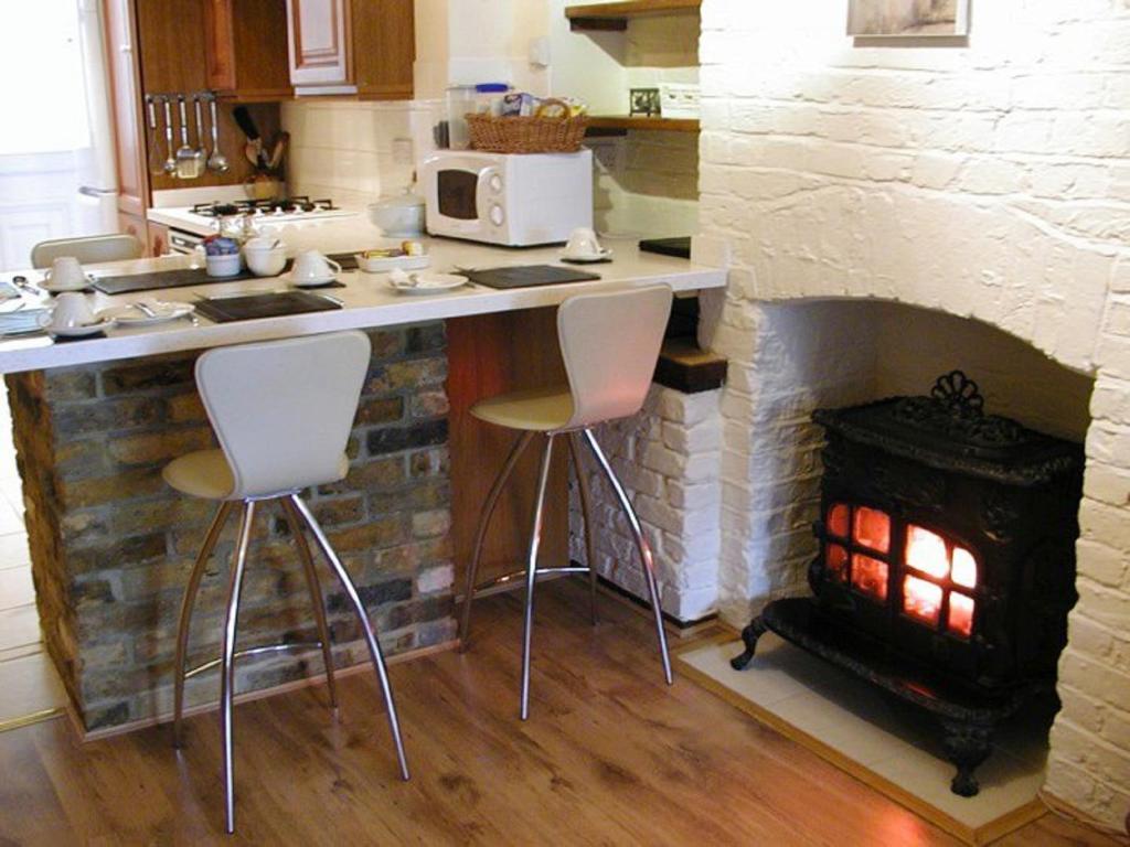 Dee & Steve's 4*