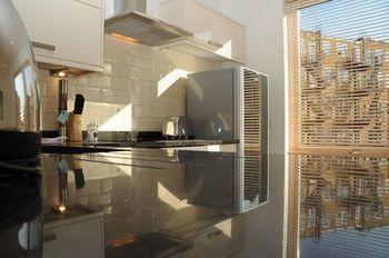 The Courtyard 2 Bedroom Apartments In Central Windsor With Parking