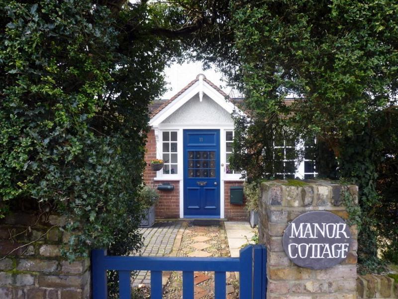 Bed & Breakfast Manor Cottage Bed And Breakfast *