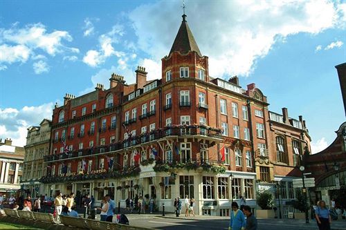 Clarion Collection Harte & Garter & 4* Windsor