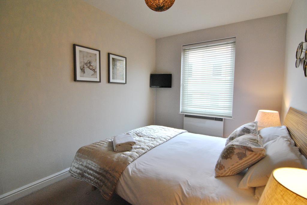 Apartment The Courtyard 2 Bedroom Apartments In Central Windsor With Parking *