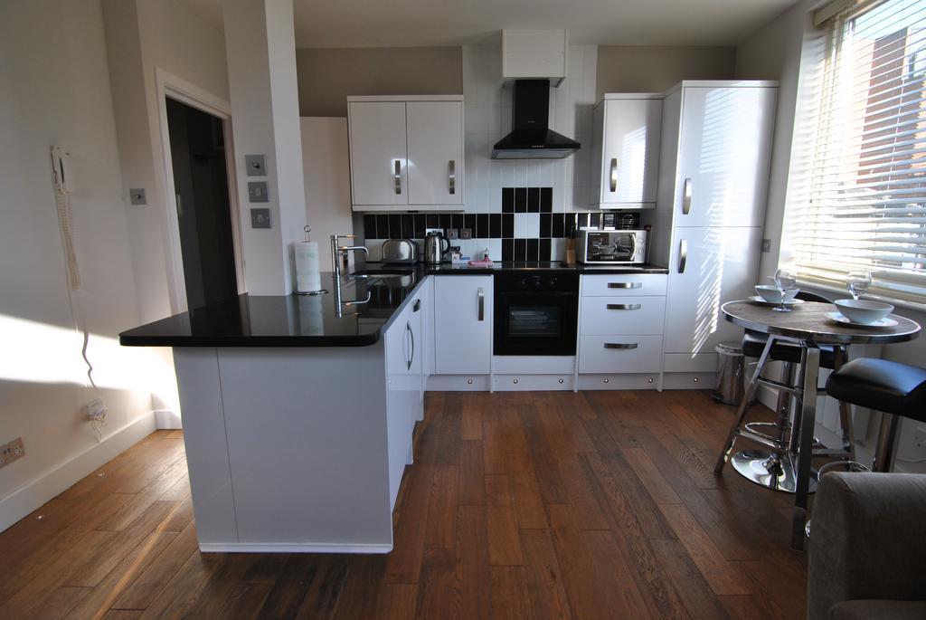 The Courtyard 2 Bedroom Apartments In Central Windsor With Parking