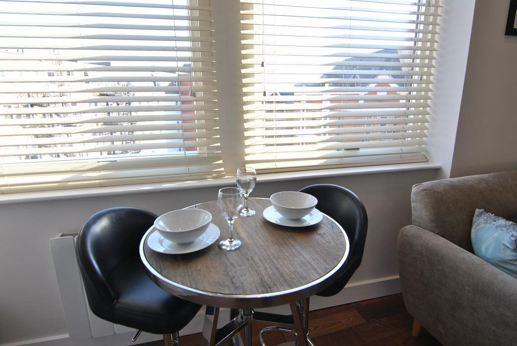 Apartment The Courtyard 2 Bedroom Apartments In Central Windsor With Parking *